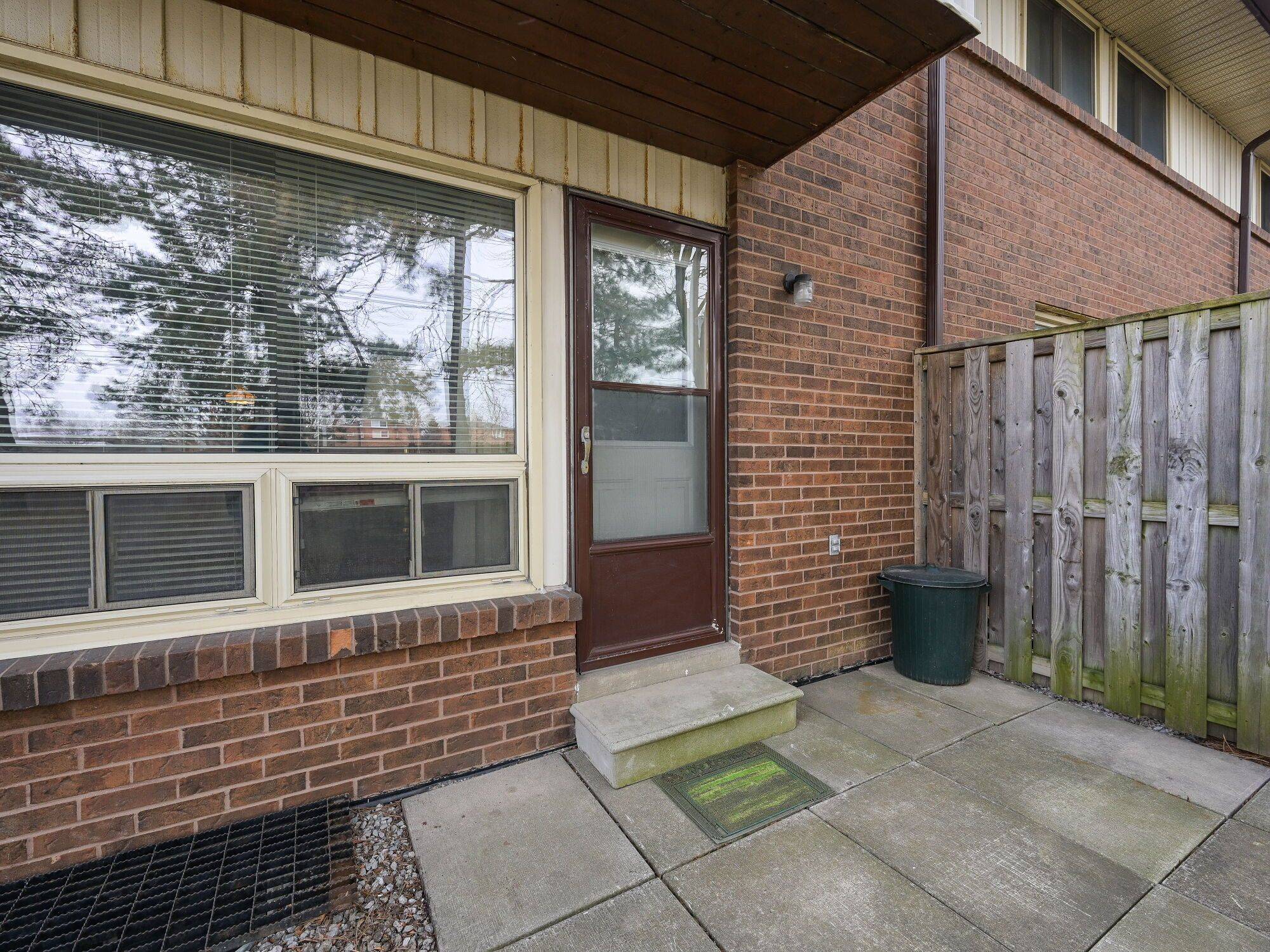 Mississauga, ON L4Y 3P5,3665 Flamewood DR #29