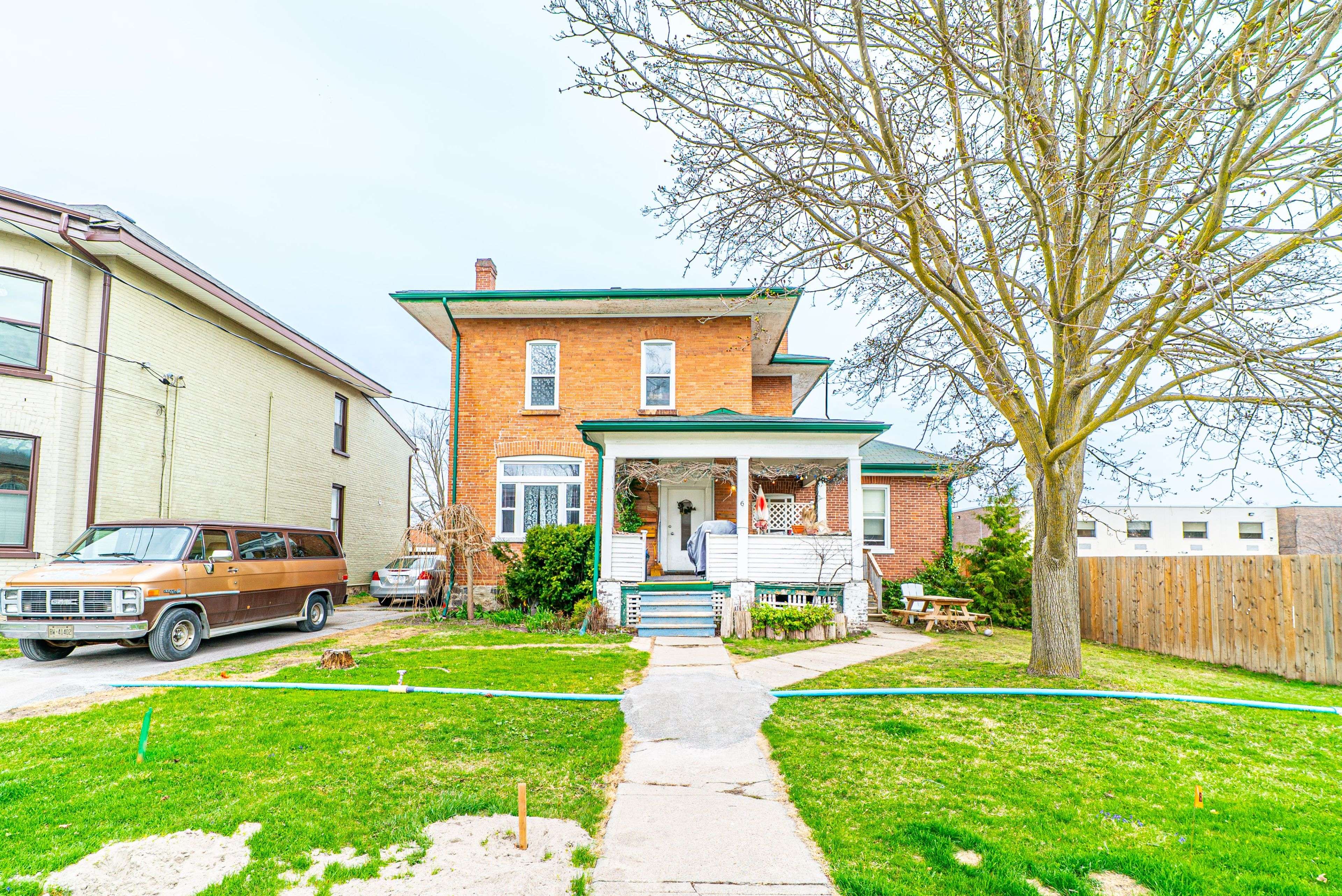 Kawartha Lakes, ON K9V 2T8,6 Glenelg ST W
