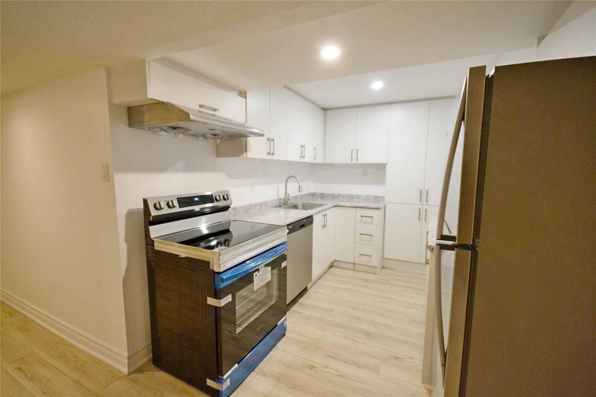 Oakville, ON L6H 2P1,95 Orsett ST #BSMT