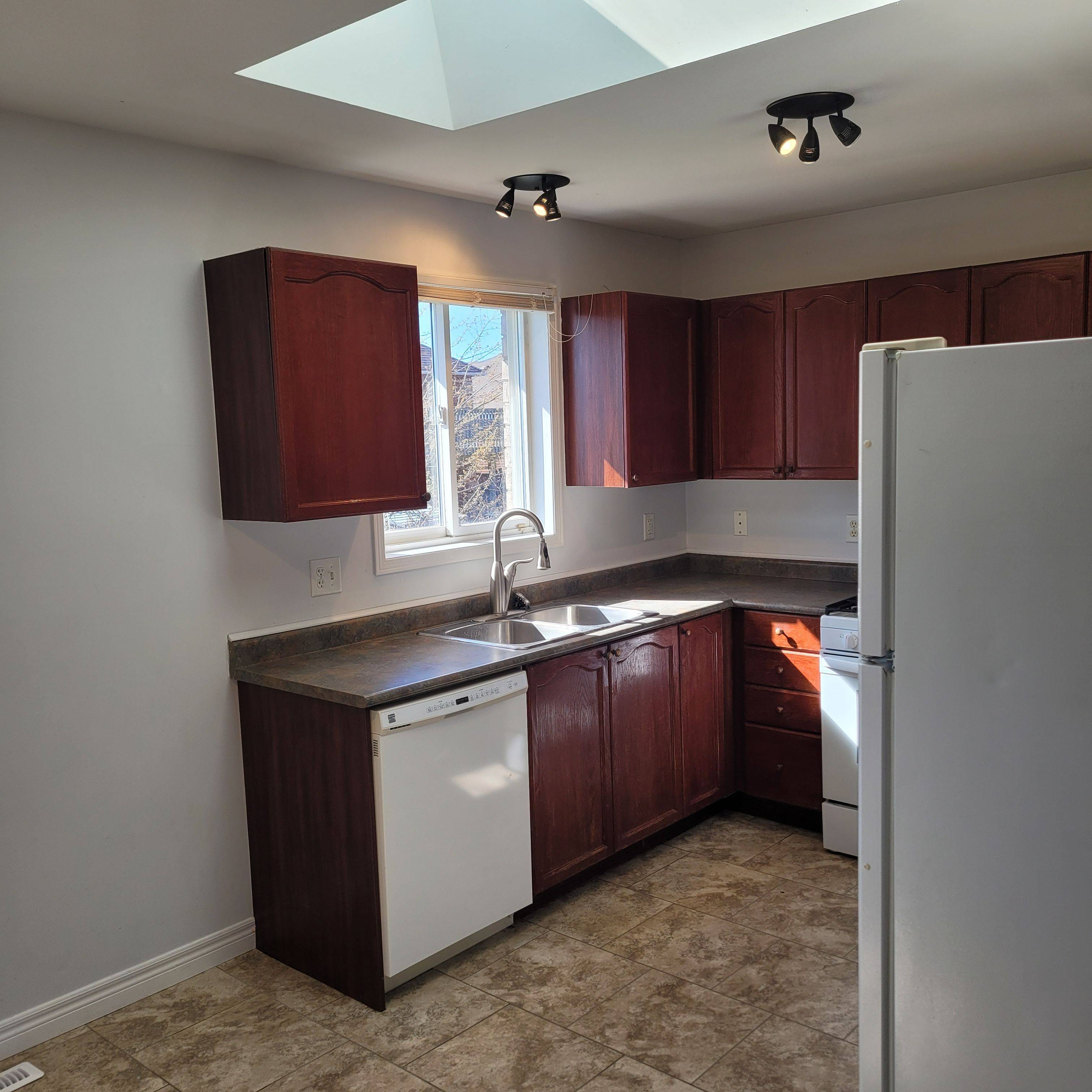 Barrie, ON L4M 7A3,306 Johnson ST
