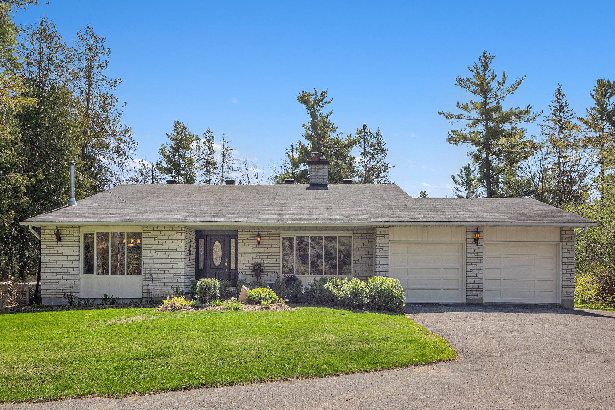 Kanata, ON K2K 1X7,114 Constance Lake RD