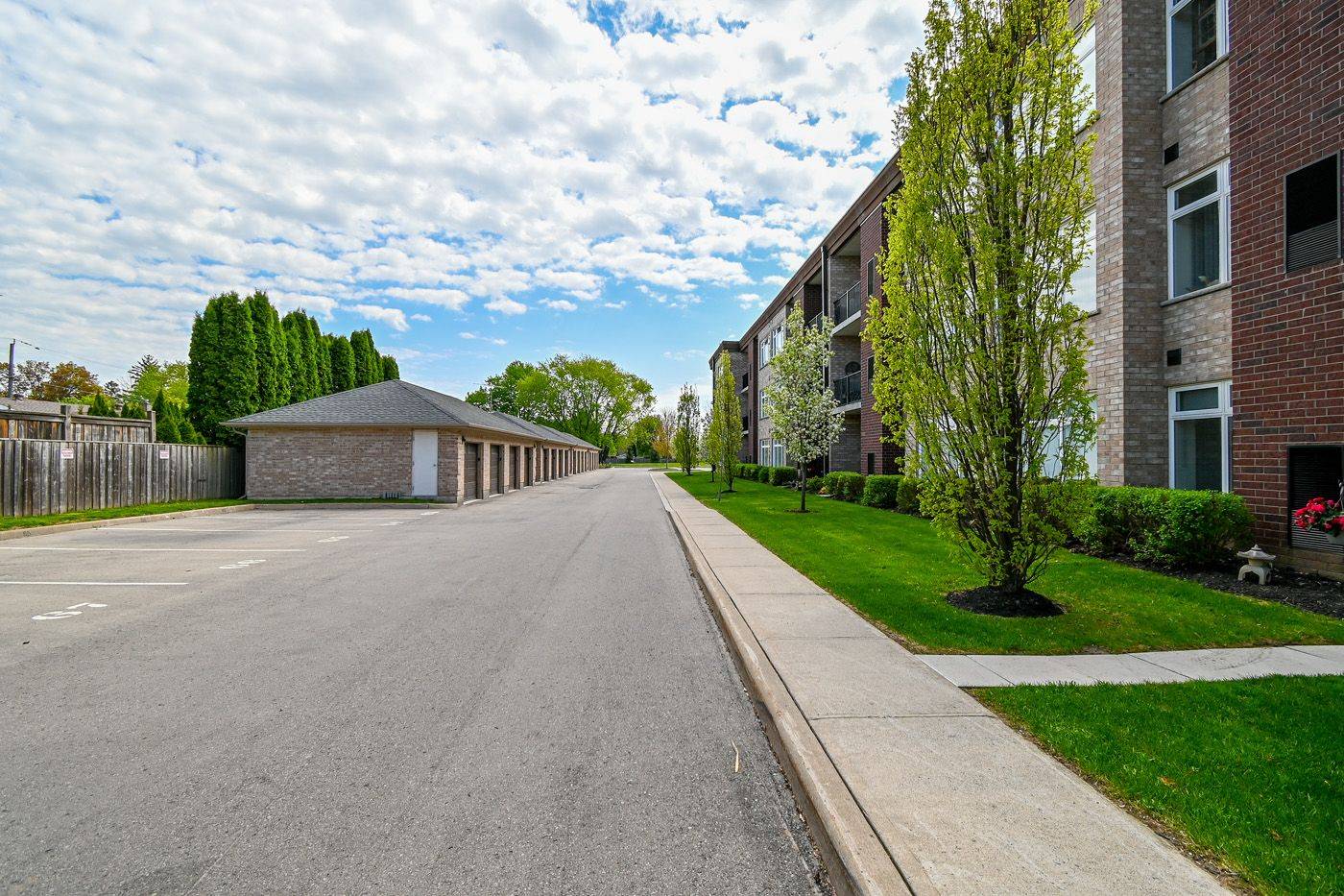Niagara Falls, ON L2E 6L5,4644 Pettit AVE #203
