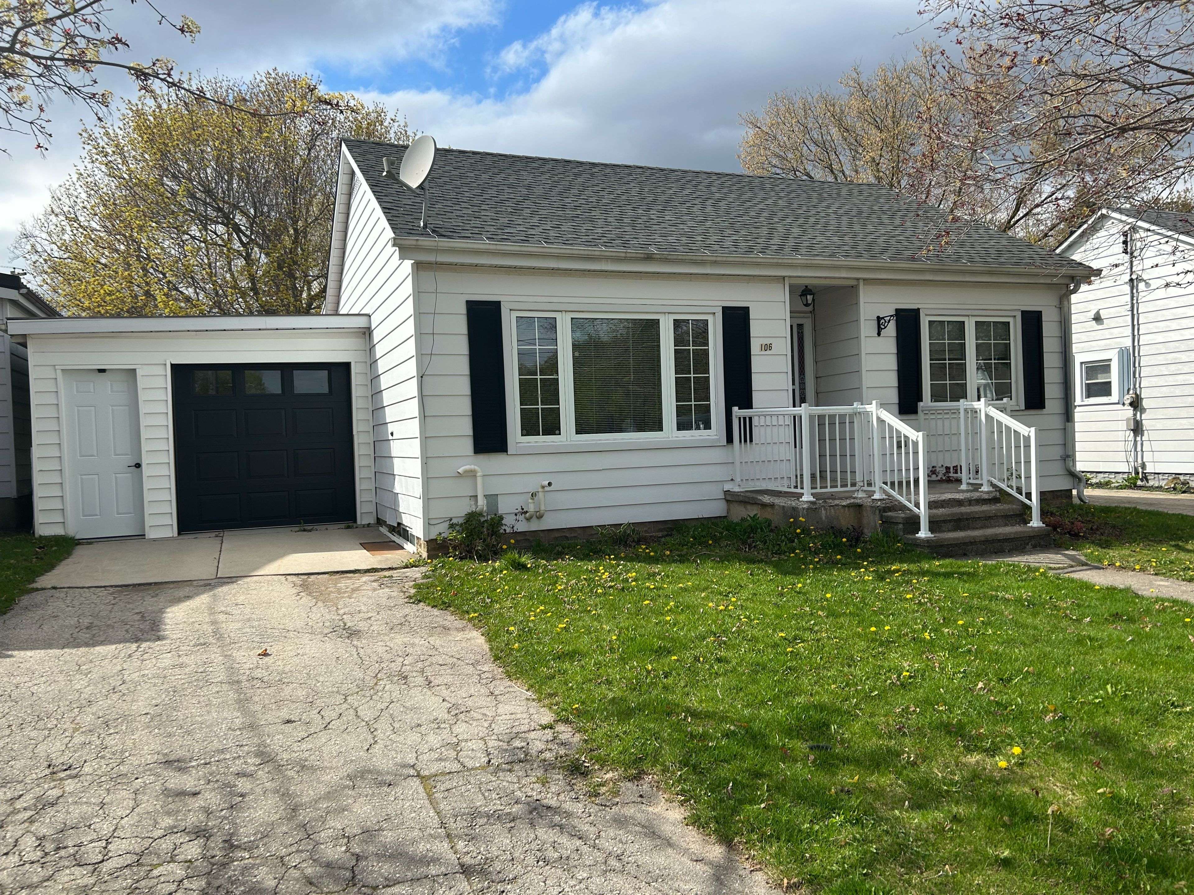 Brockton, ON N0G 2V0,106 Mcgivern ST W