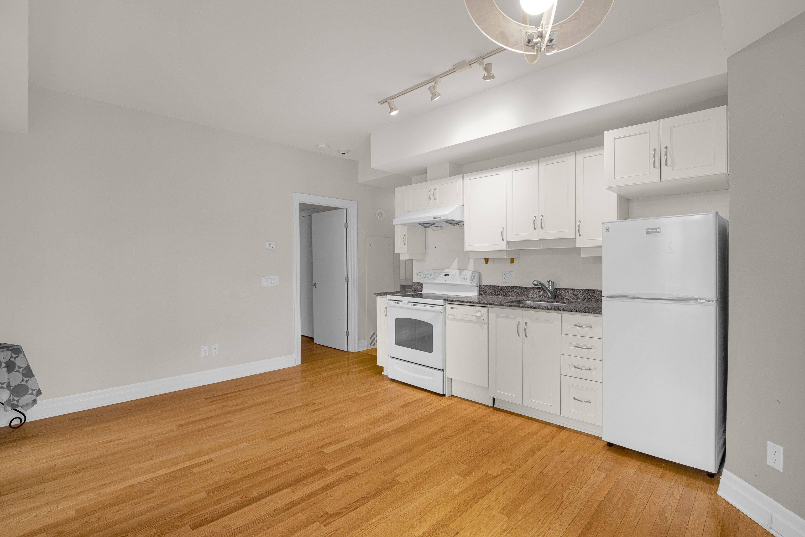 Ottawa Centre, ON K2P 0A5,245 Kent ST #708