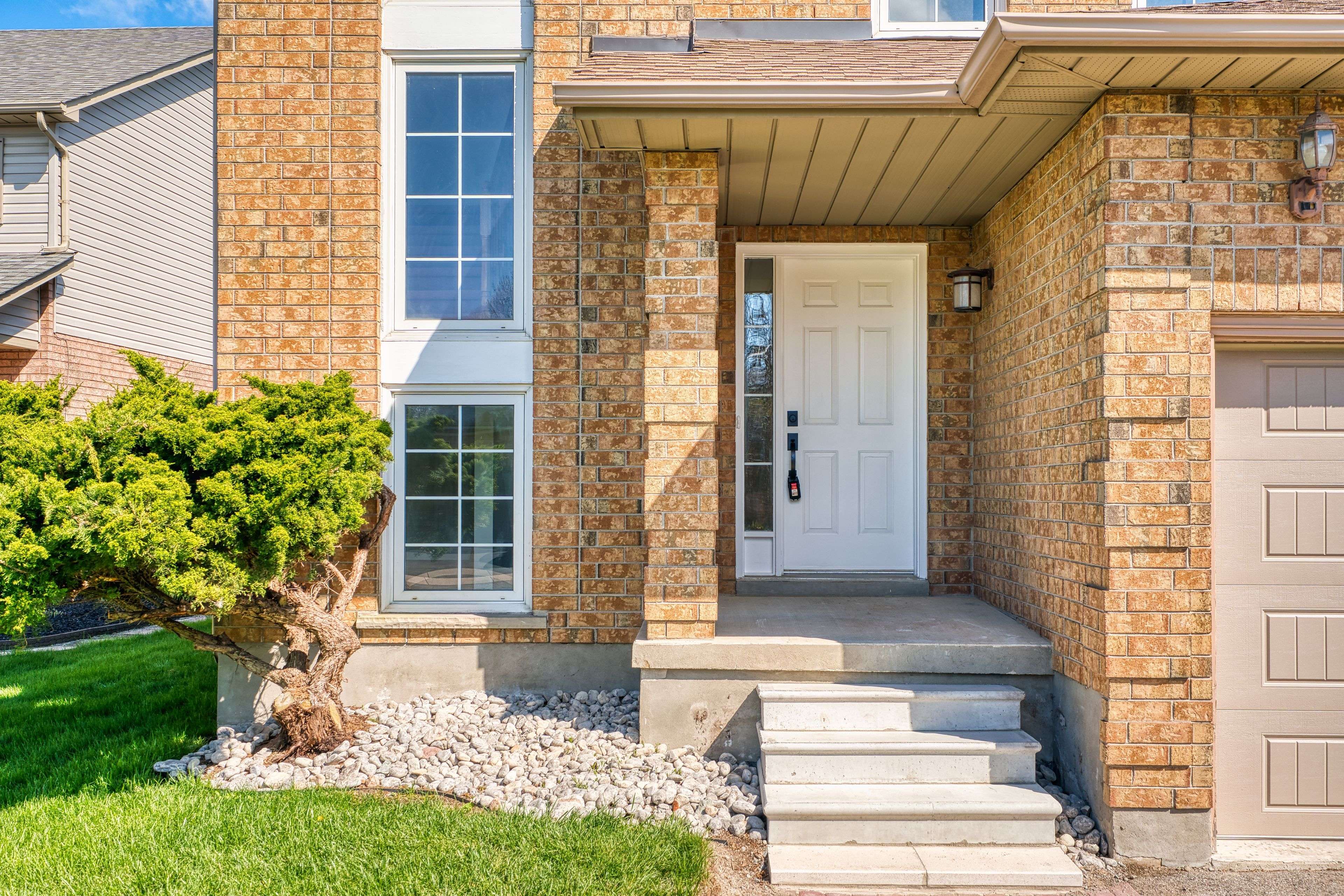 Clarington, ON L1E 2X6,16 WABBOKISH CT