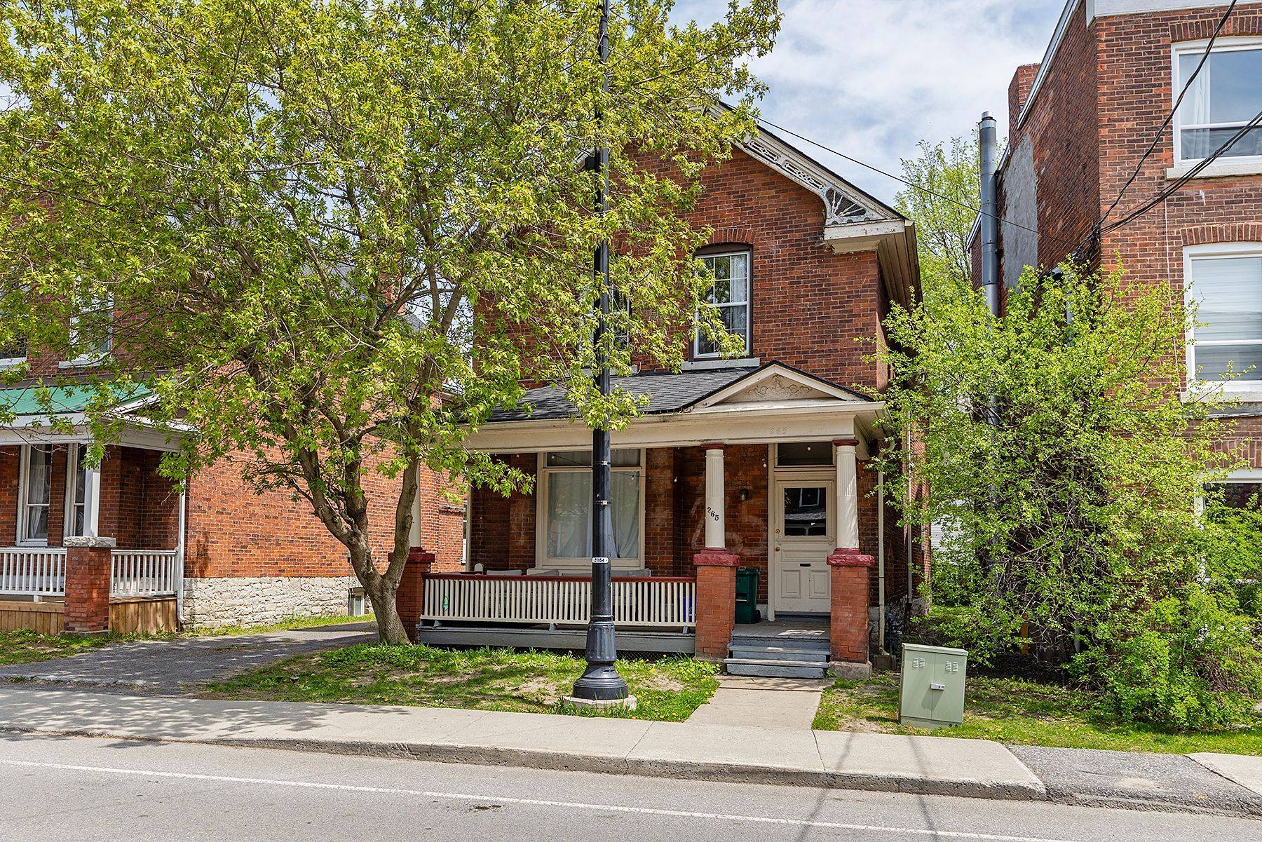 Kingston, ON K7L 3R1,265 University AVE