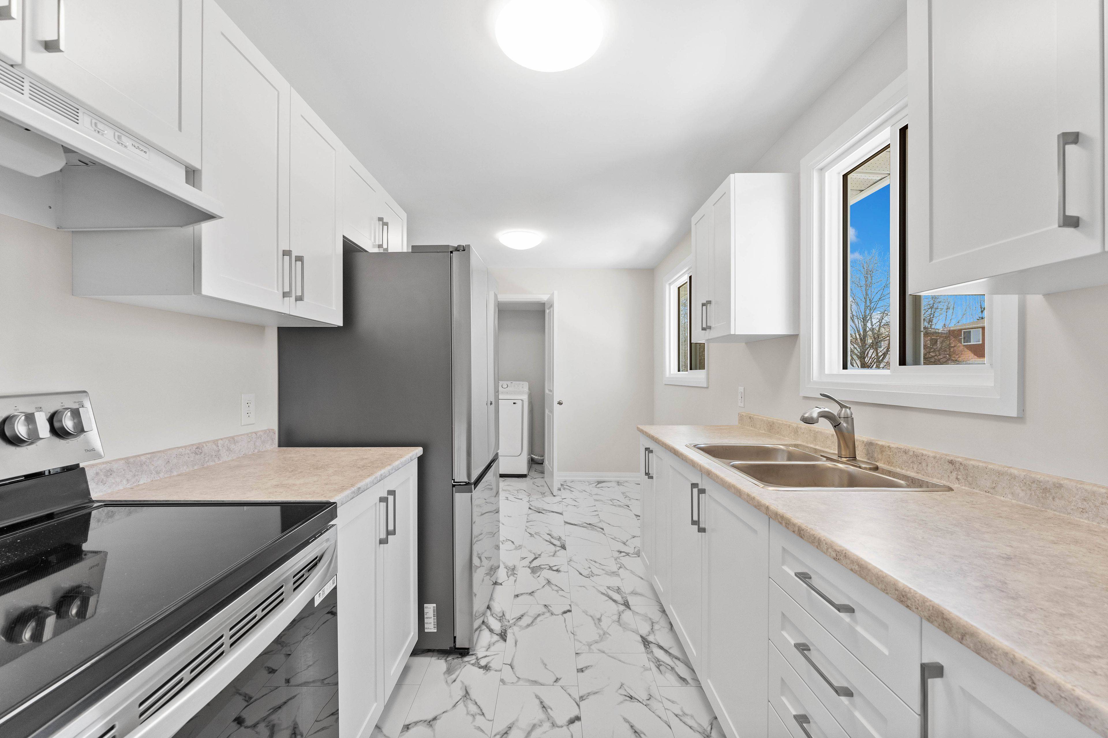 Barrie, ON L4M 2Y6,43 Charlbrook AVE
