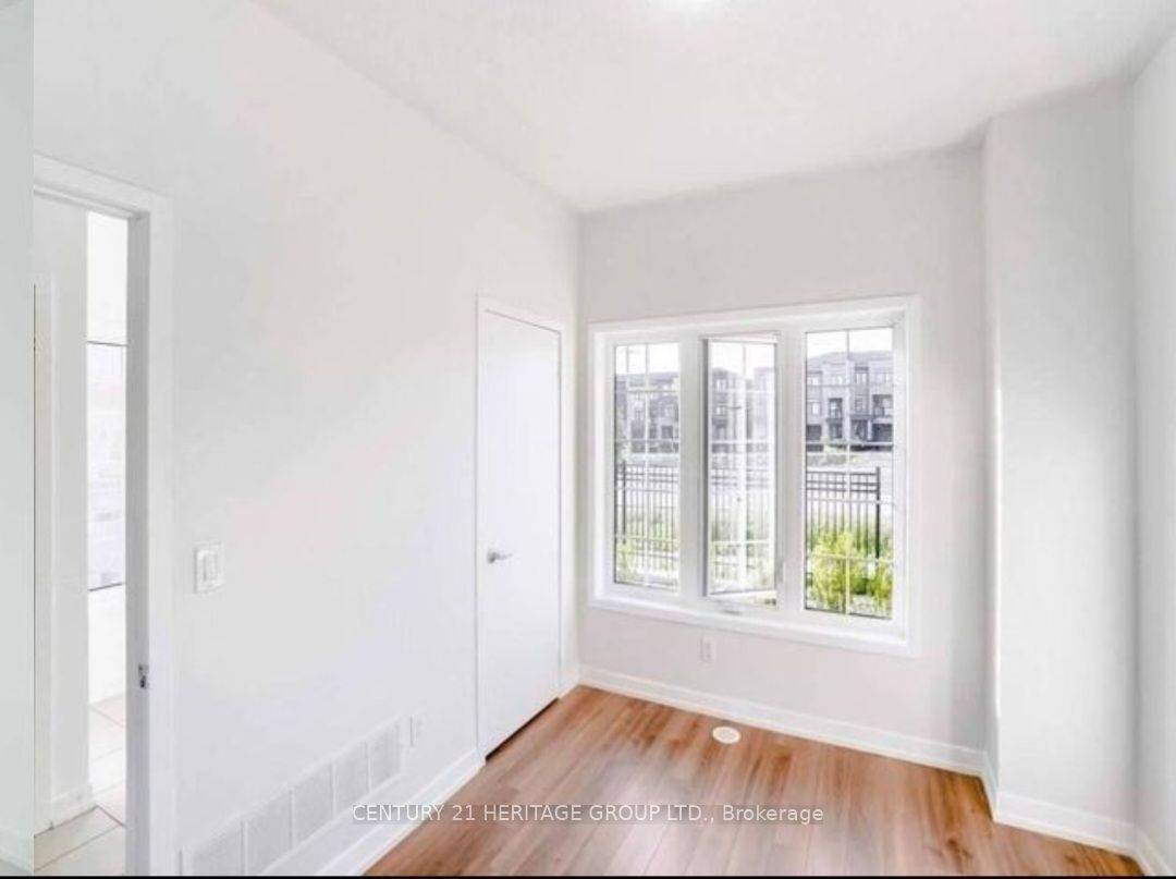Newmarket, ON L3Y 0E1,239 Harding Park ST