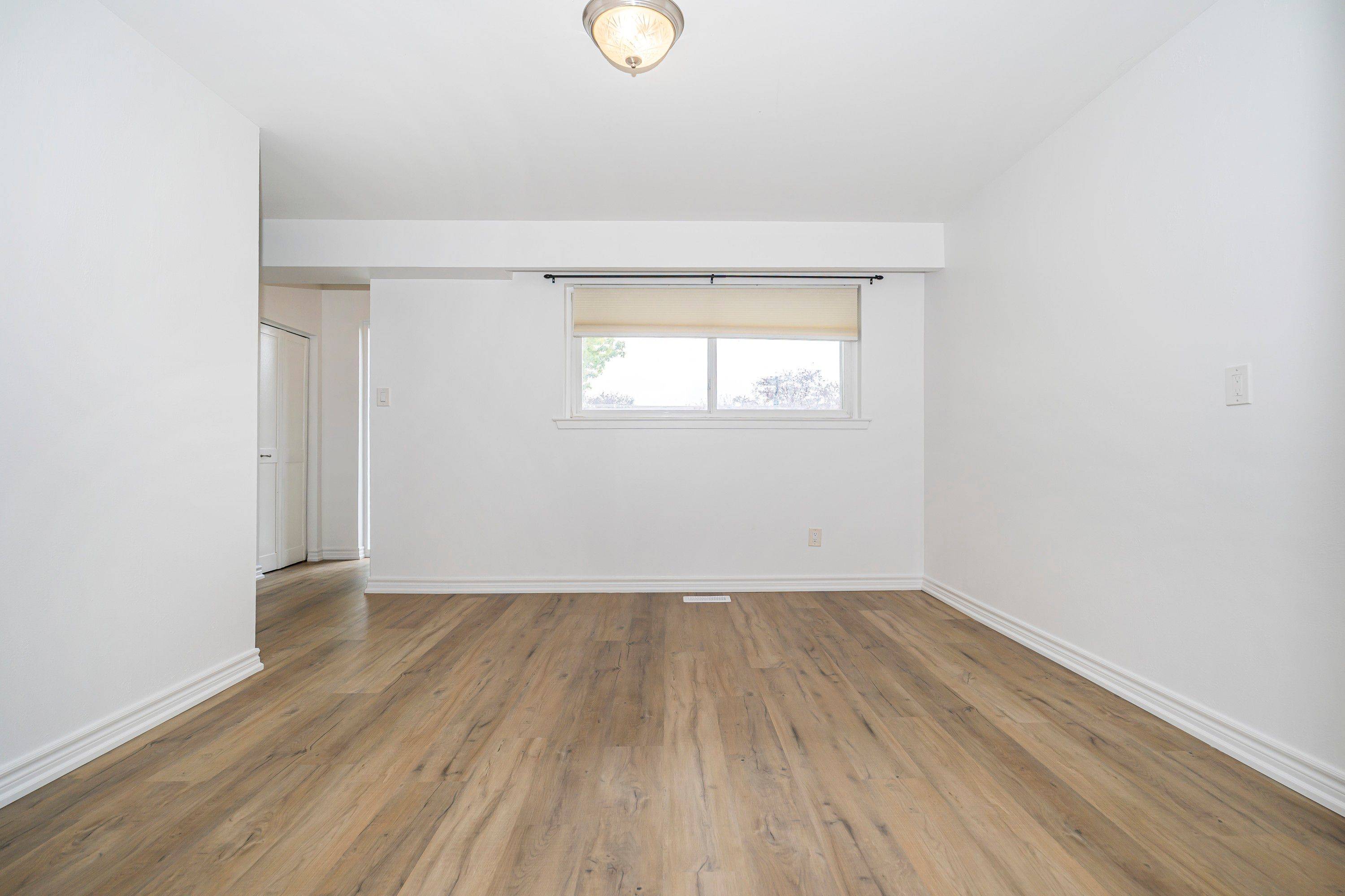 Pickering, ON L1W 1L4,925 Bayly ST #35