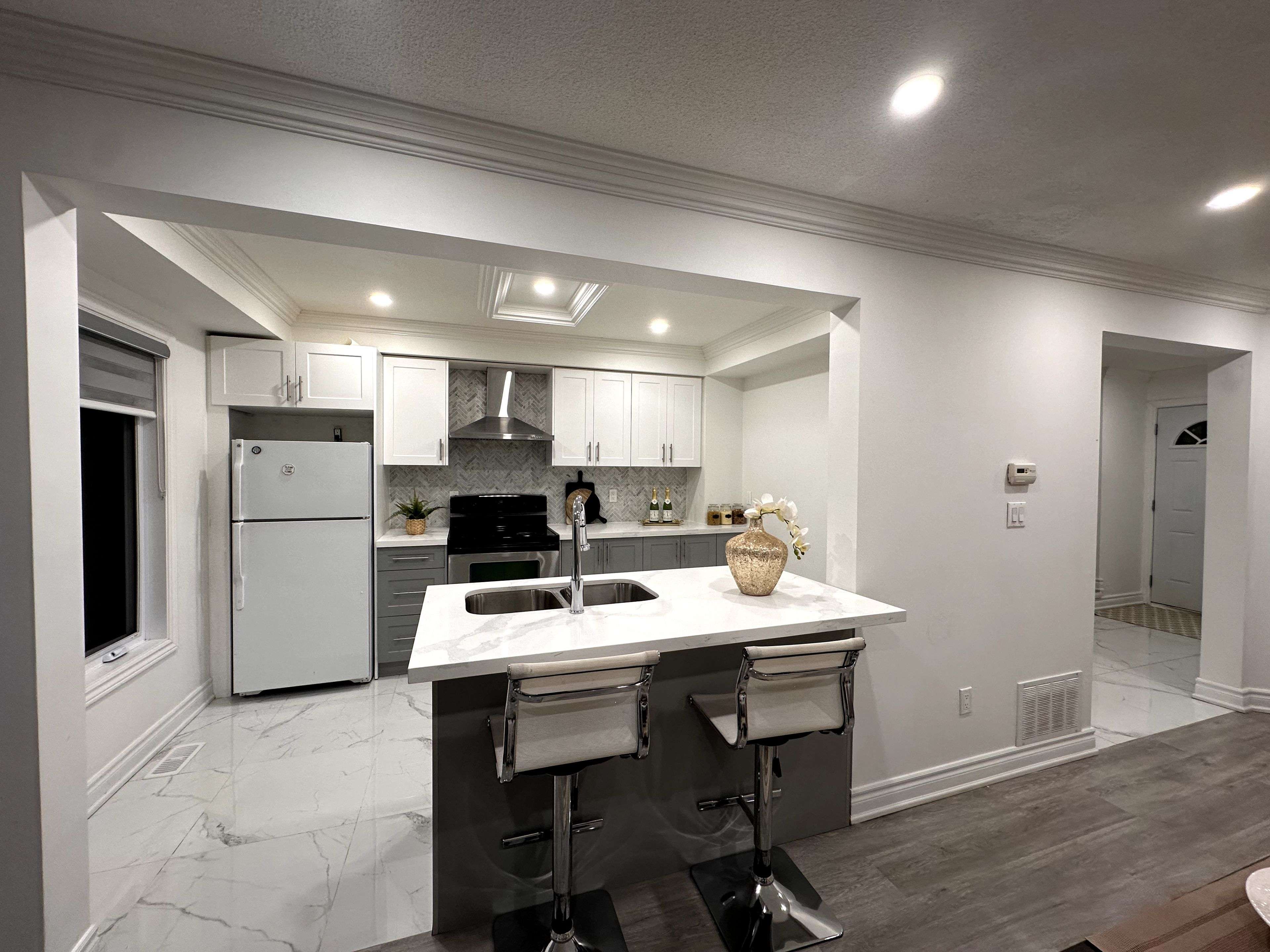Barrie, ON L4N 7S2,39 Laidlaw DR