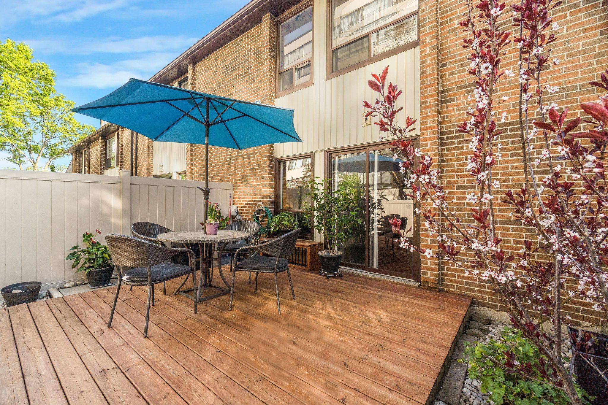 Mississauga, ON L5C 3A7,1021 Cedarglen Gate #25