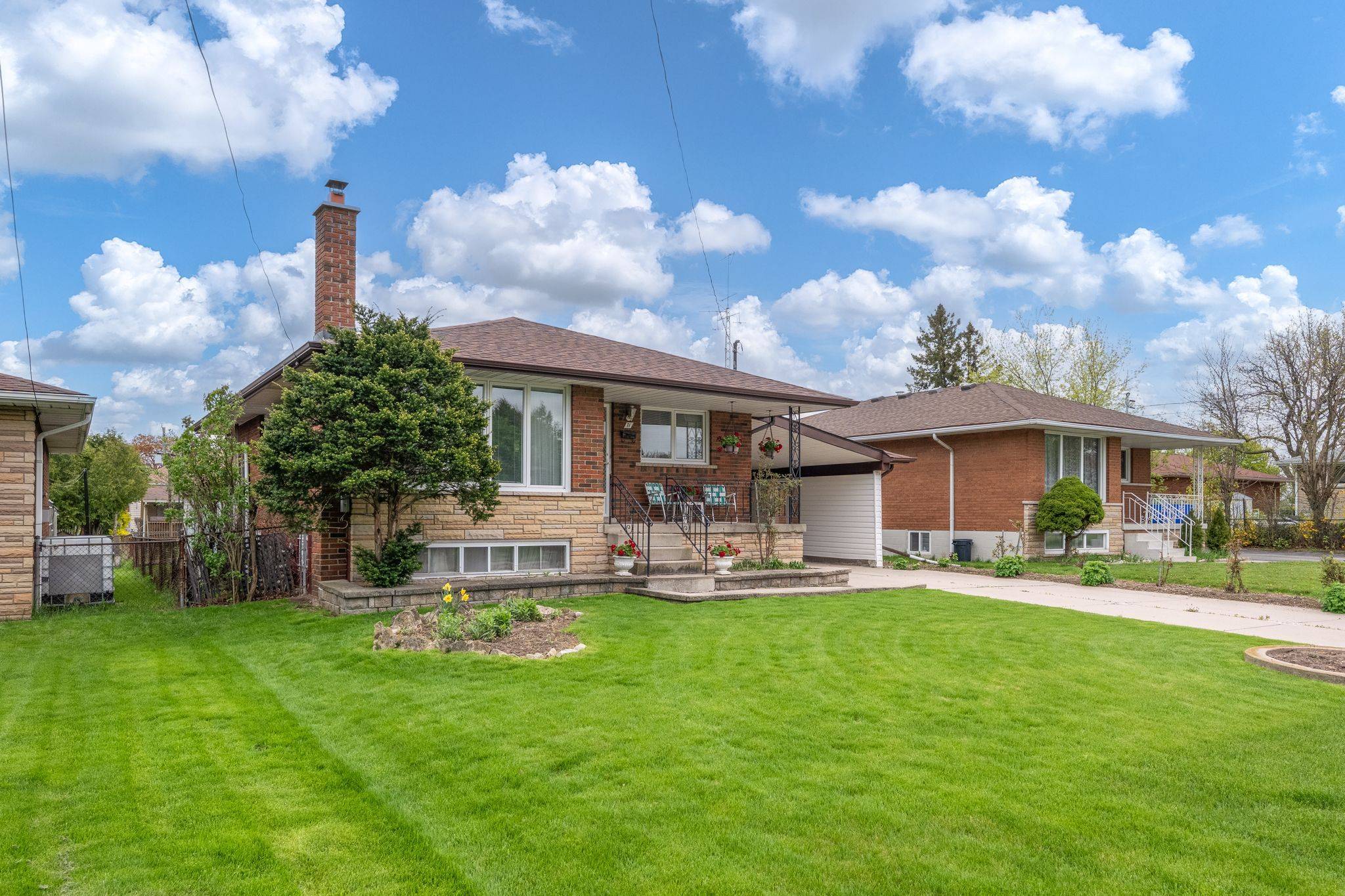 Hamilton, ON L8V 2L5,71 Lilacside DR