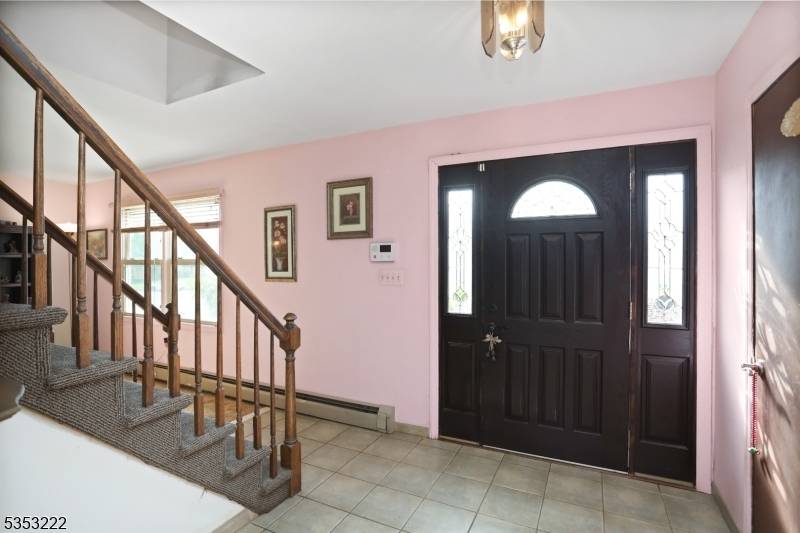 Old Bridge Twp., NJ 08857,16 Meadow Ln