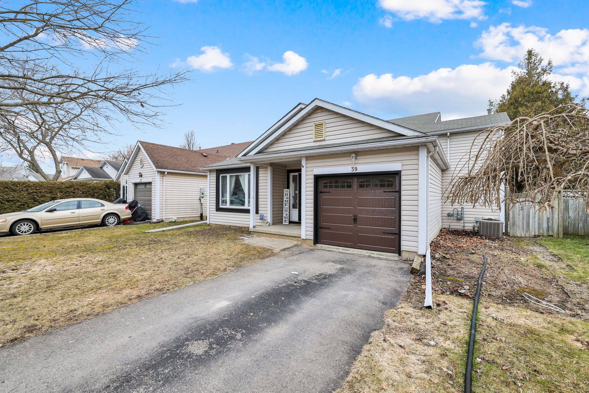 Norfolk, ON N0A 1N4,39 Leslie AVE