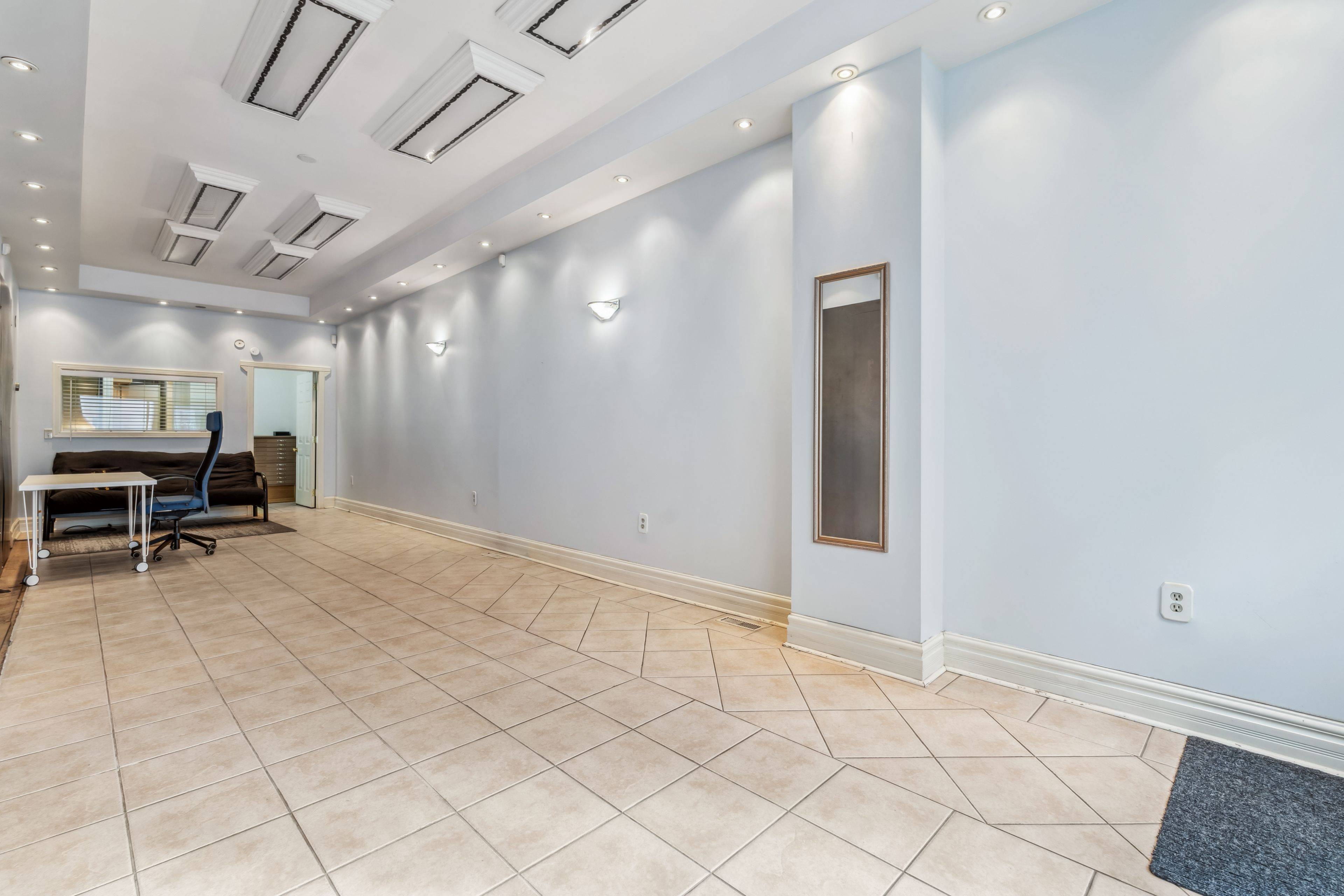 Hamilton, ON L8N 1B3,197 King ST E
