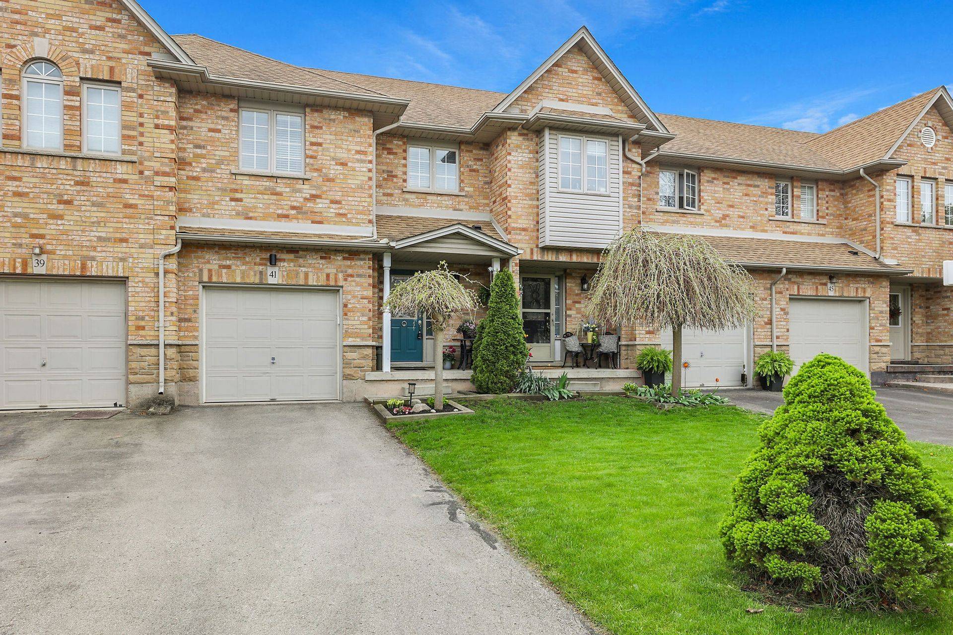 Grimsby, ON L3M 5N1,41 Magnolia CRES