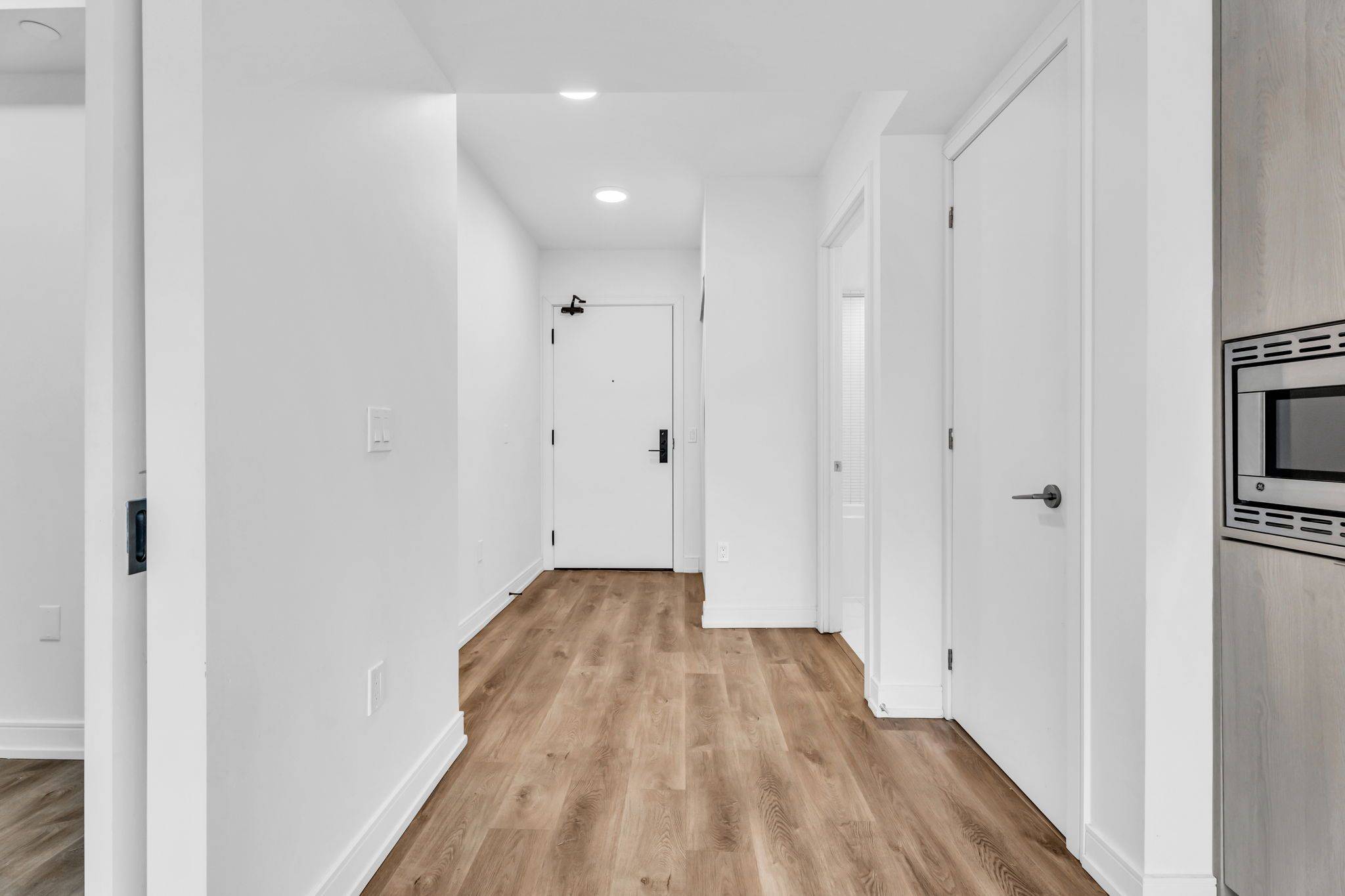 Hamilton, ON L8R 3J2,1 Jarvis ST #828