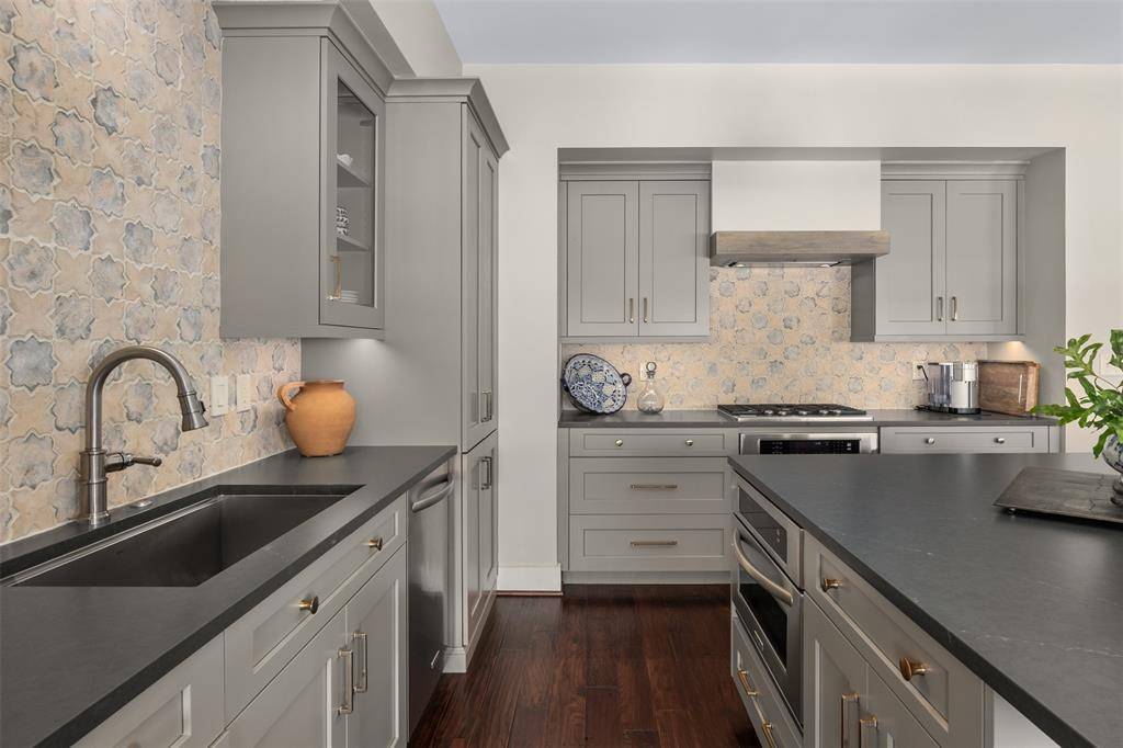 Fort Worth, TX 76102,411 W 7th Street