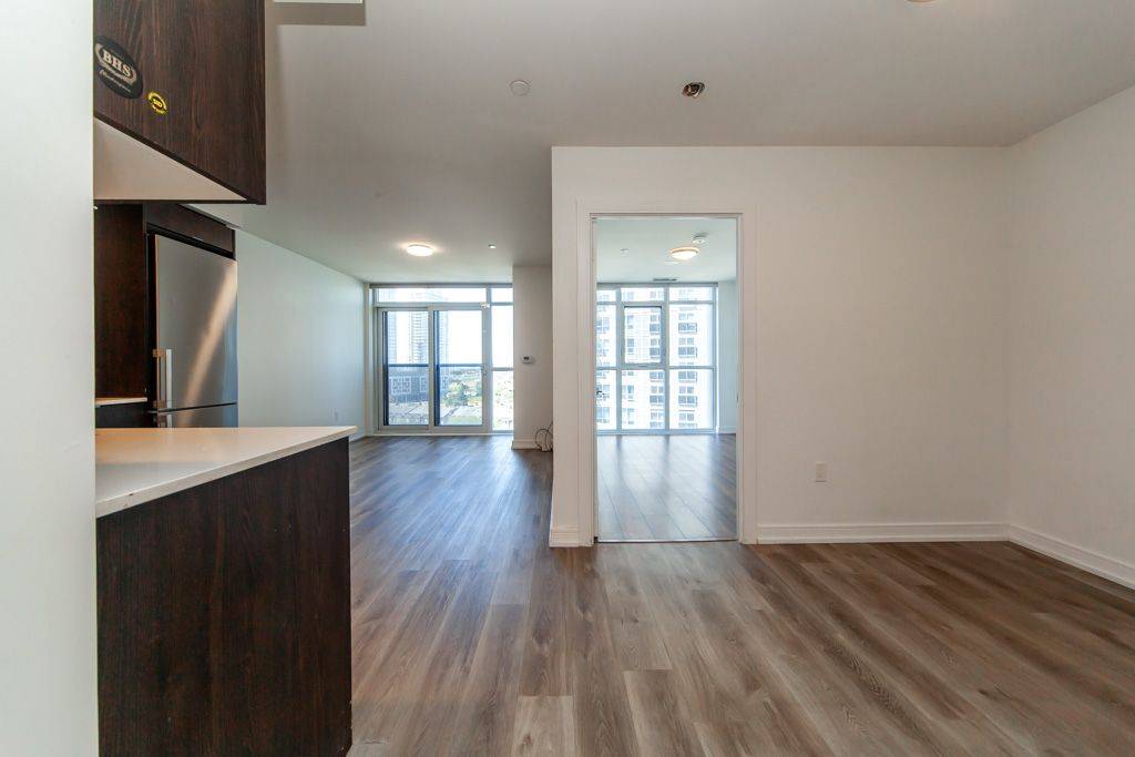 Toronto E07, ON M1S 0N4,225 Village Green SQ #1004