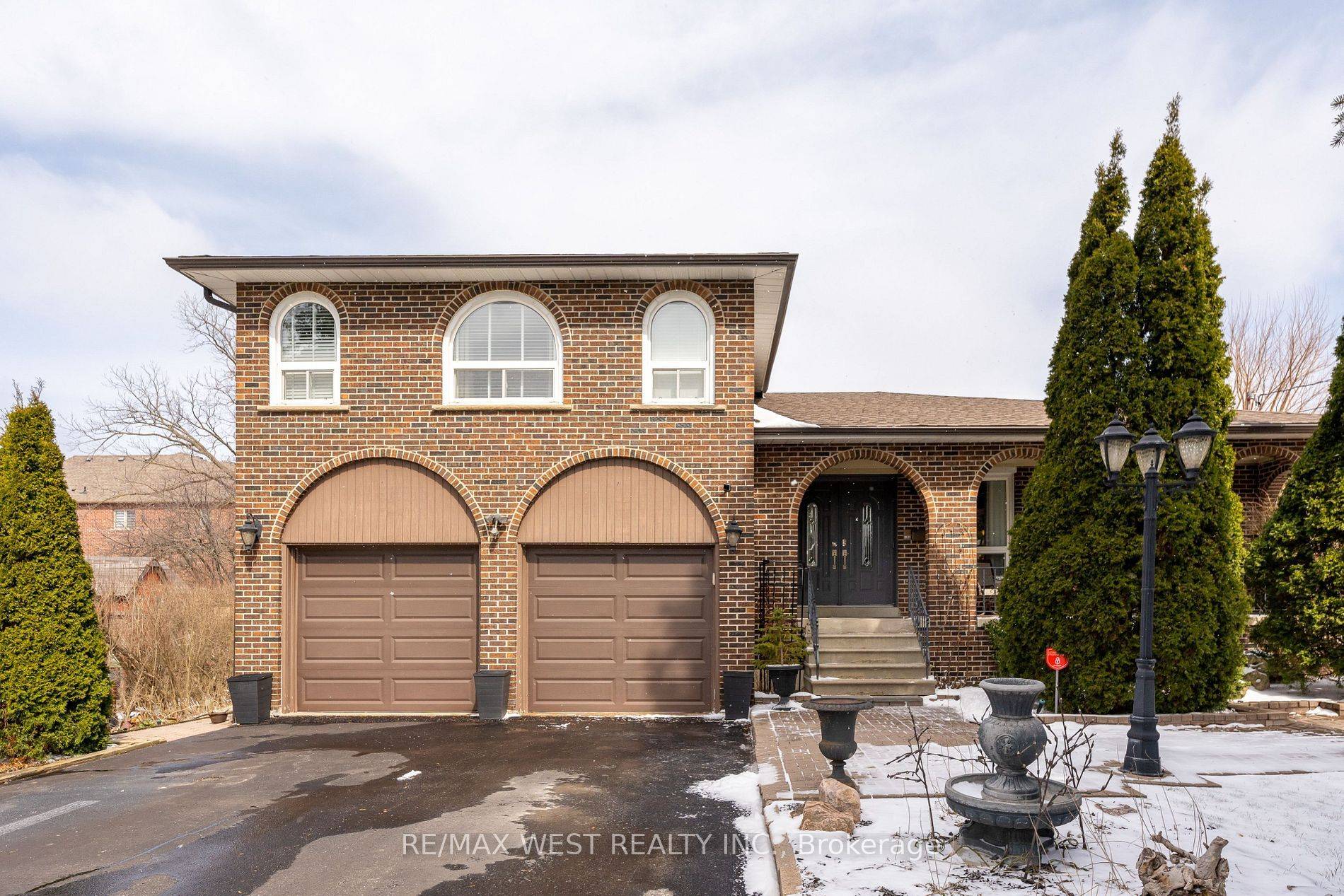 Richmond Hill, ON L4C 6W1,130 Spruce AVE