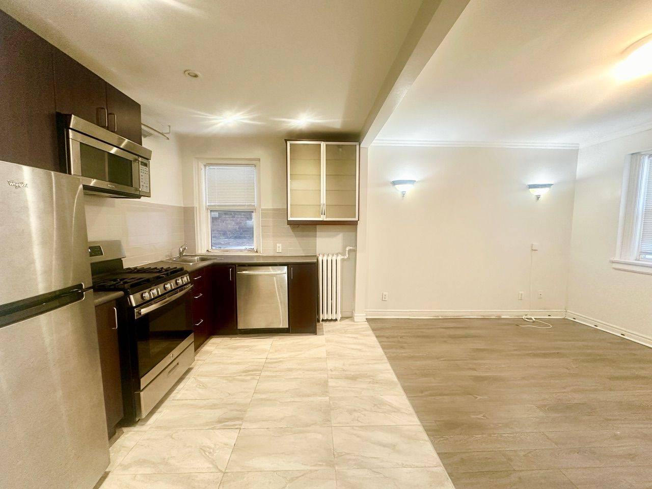 Toronto E02, ON M4E 2R4,98 Leuty AVE #A4