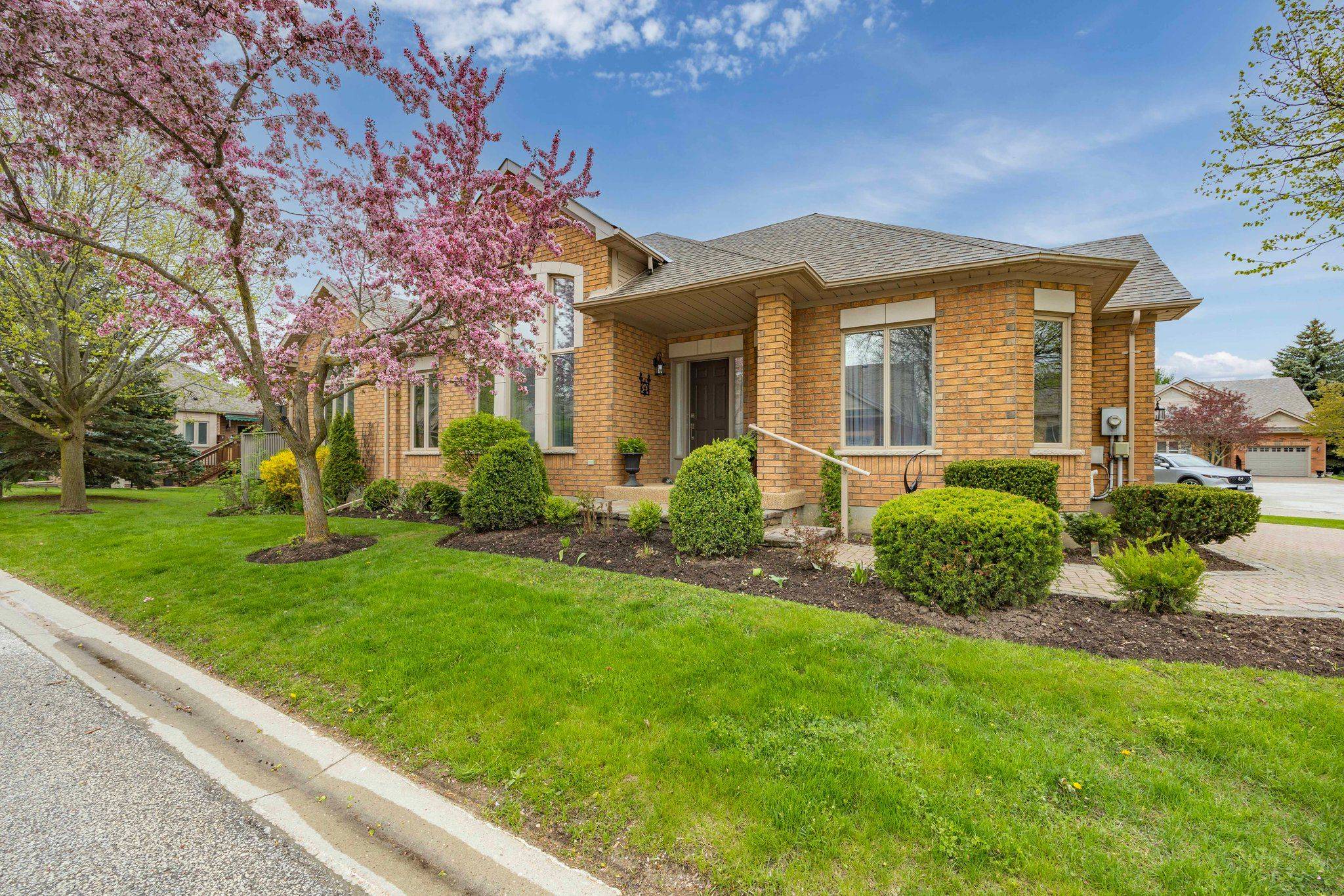 New Tecumseth, ON L9R 1Z3,1 Fortuna CIR