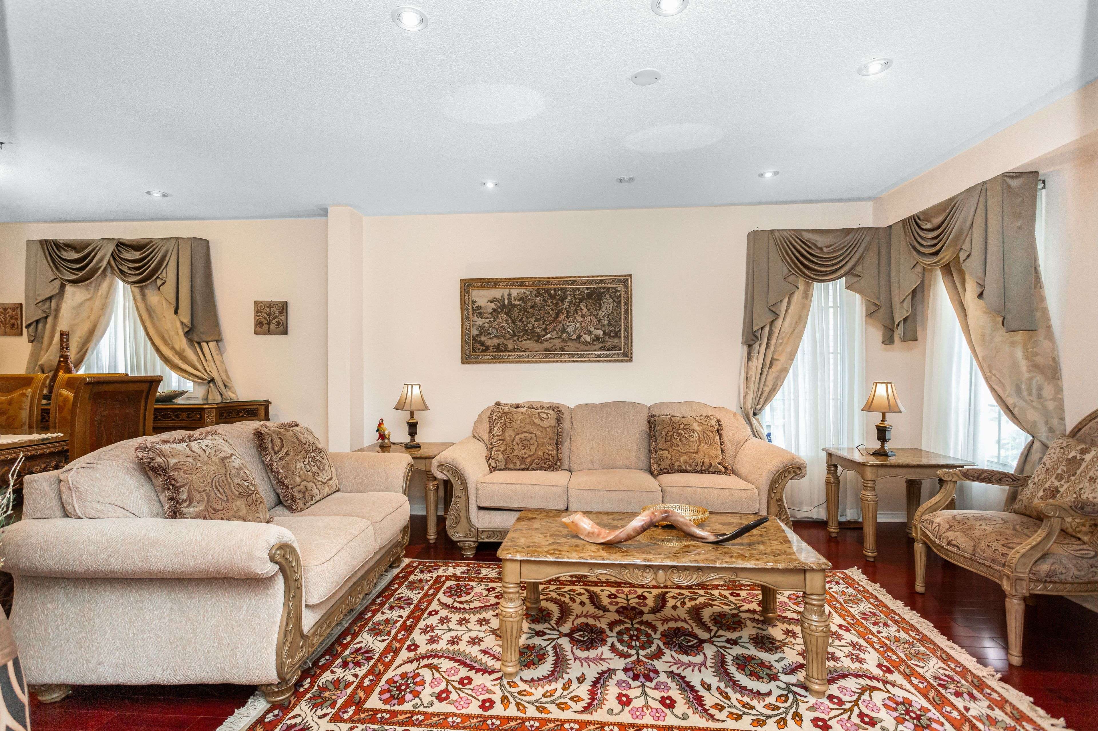 Mississauga, ON L5V 2L5,5525 Heatherleigh AVE