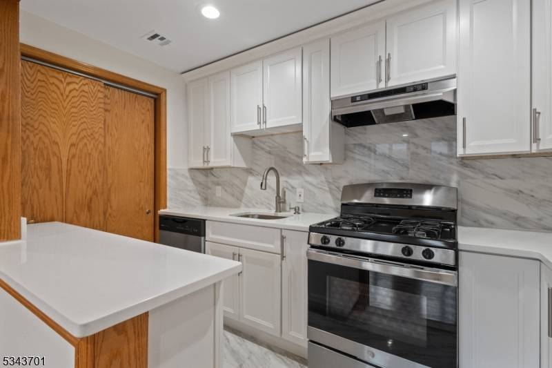 Bloomfield Twp., NJ 07003,73 Essex Ave