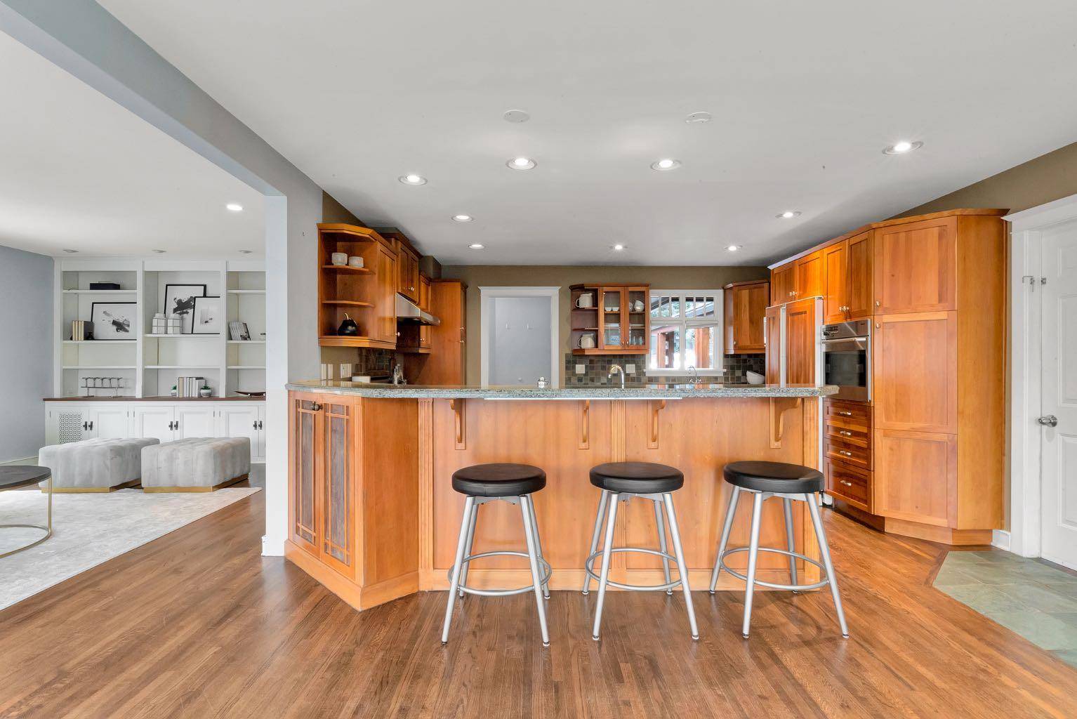 Calgary, AB T2S 1L9,4316 Anne AVE SW
