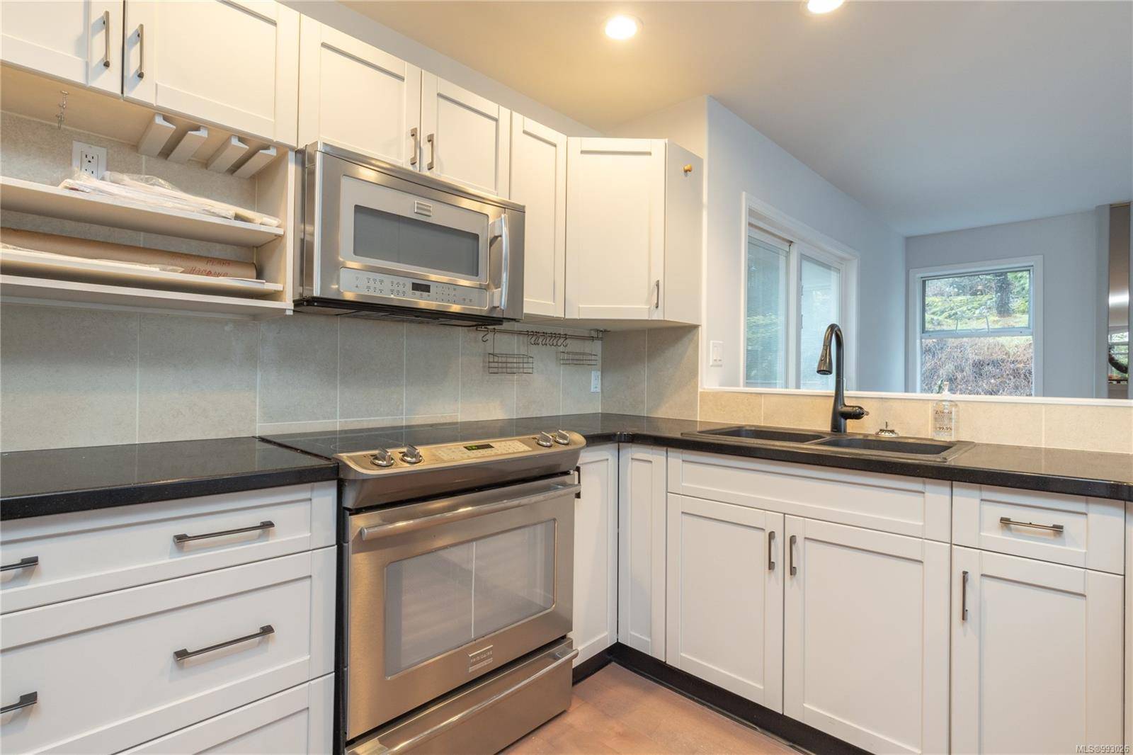 Nanaimo, BC V9T 1E1,3055 Hammond Bay