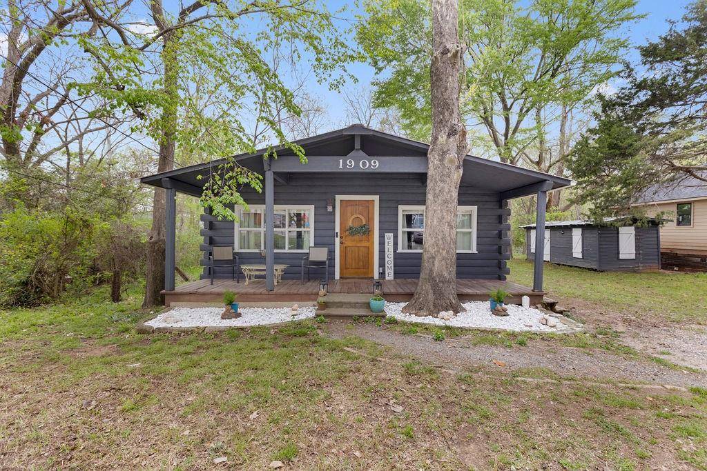 Denison, TX 75021,1909 S Lamar Avenue