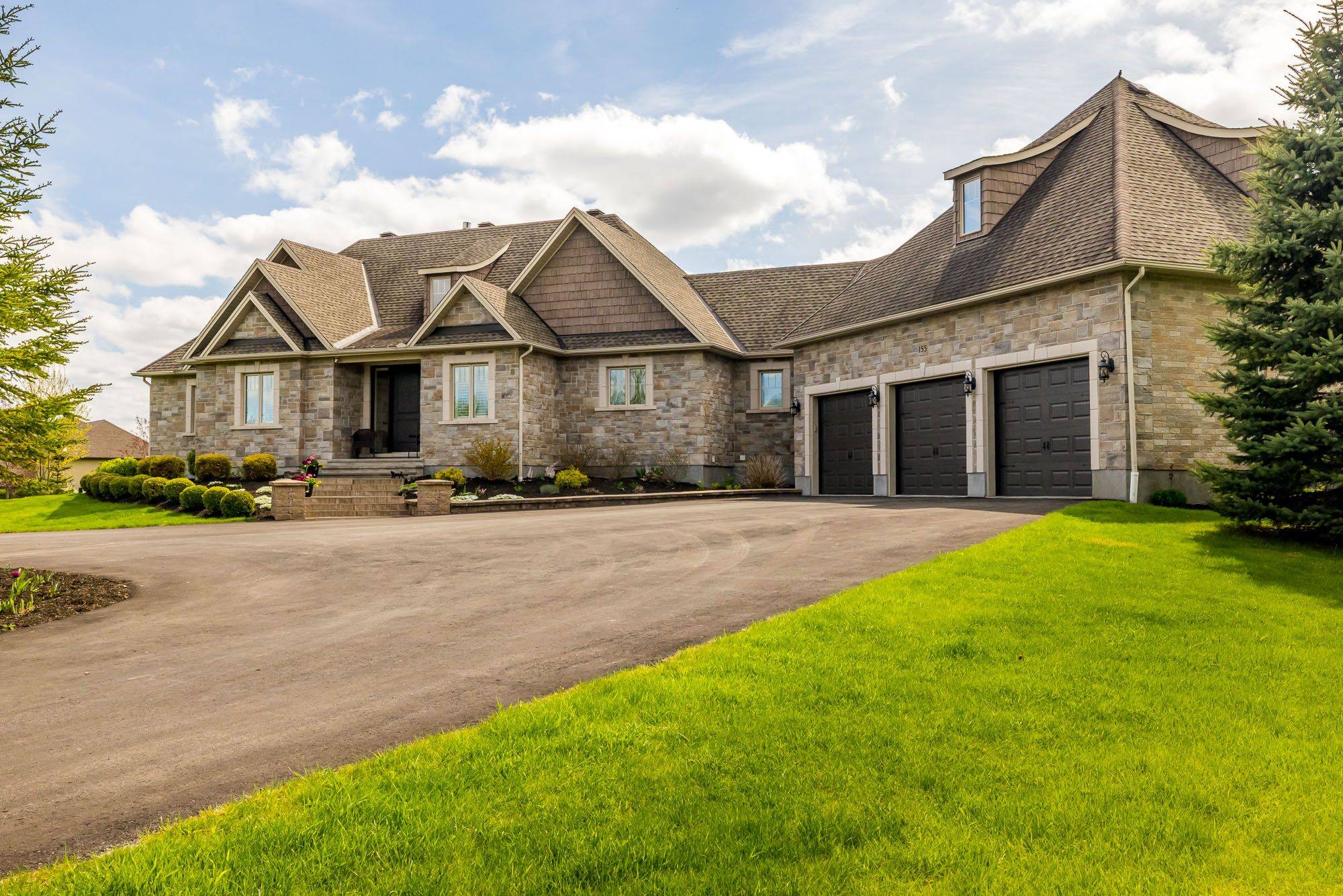 Carp - Huntley Ward, ON K0A 1L0,155 West Lake CIR