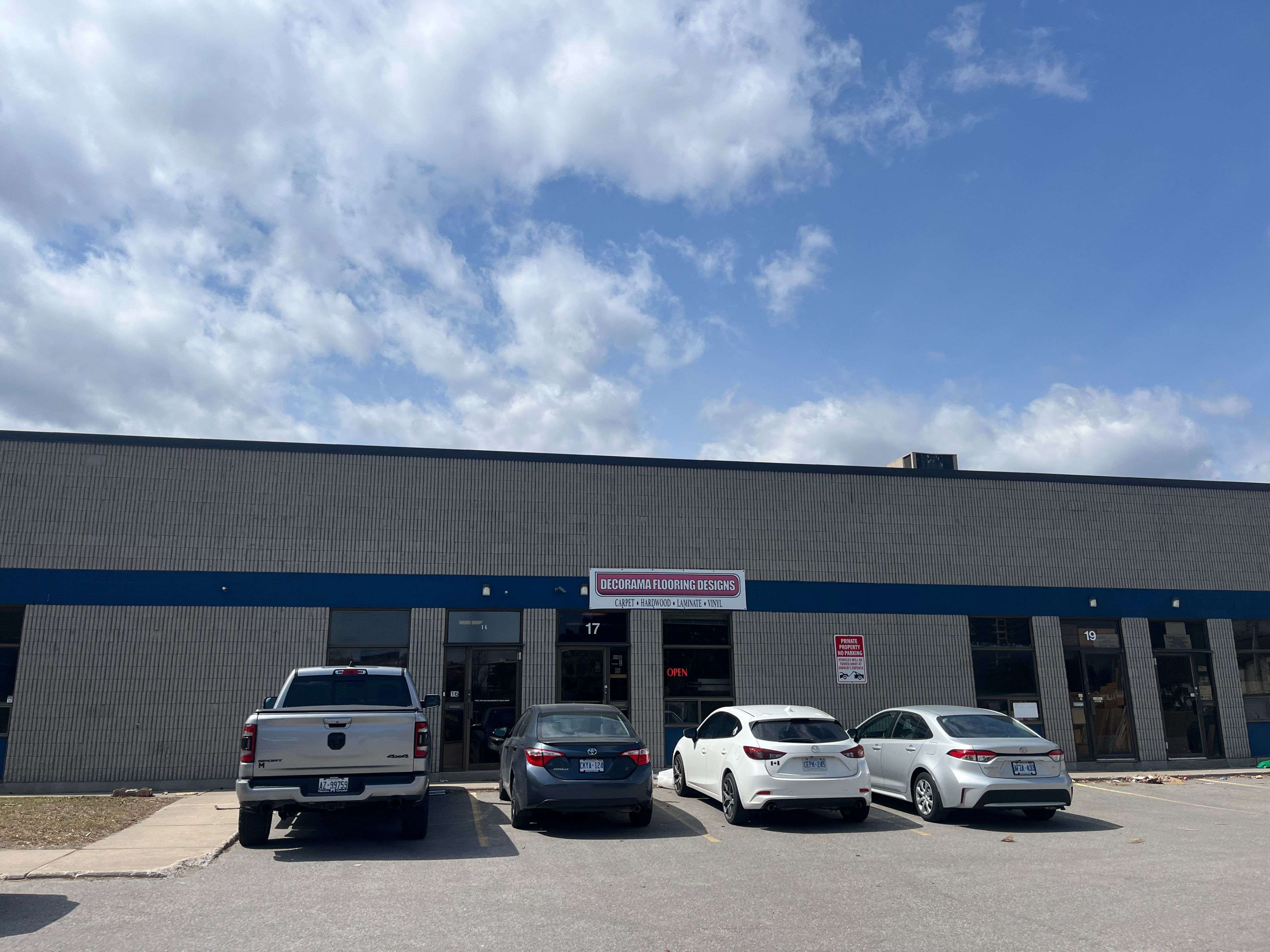 Ajax, ON L1S 3W5,370 Monarch AVE #17