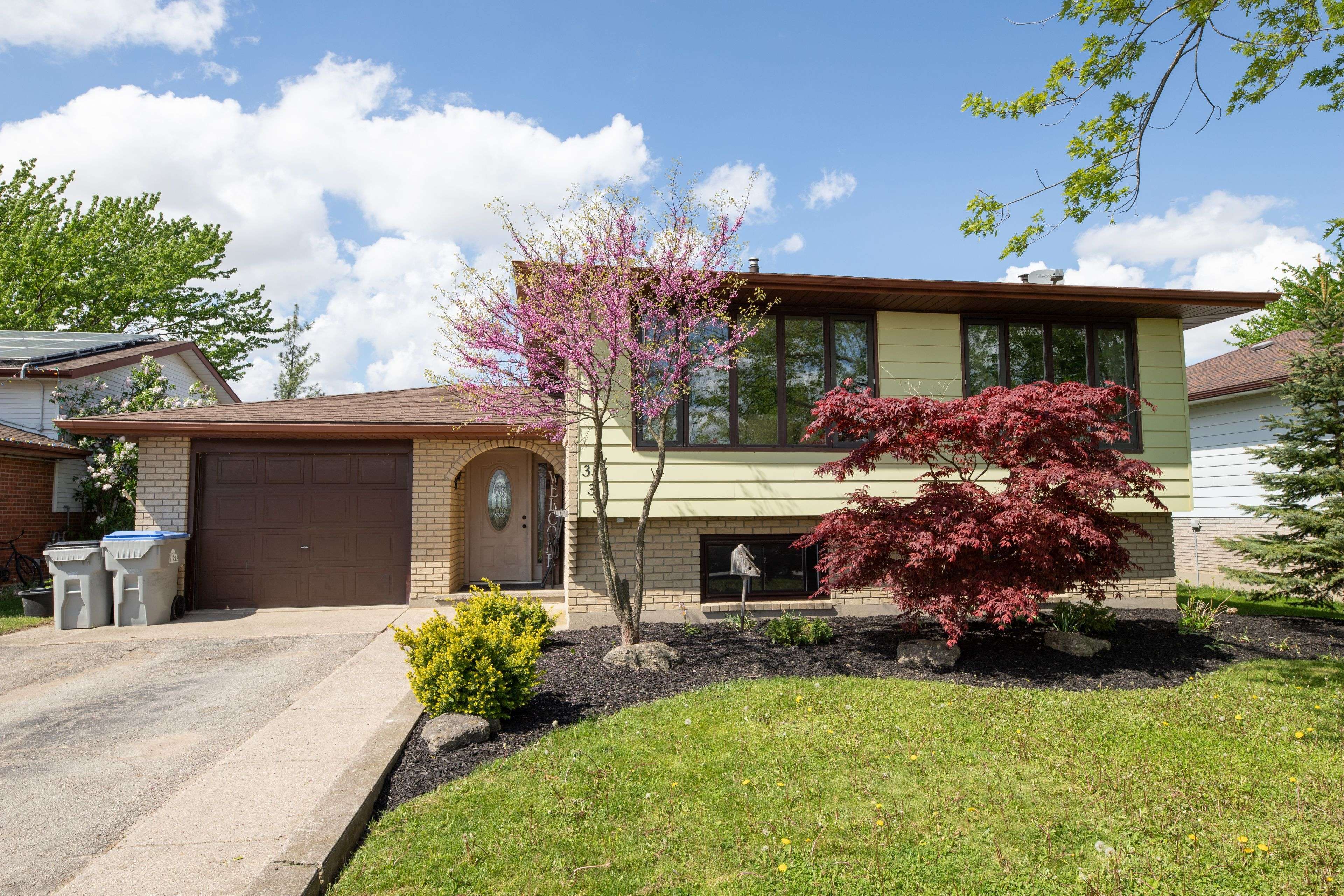 Warwick, ON N0M 2S0,333 St Clair ST