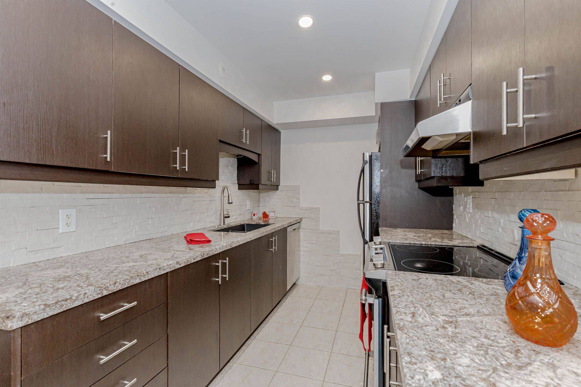 Mississauga, ON L5M 8C5,4975 Southampton DR ##279