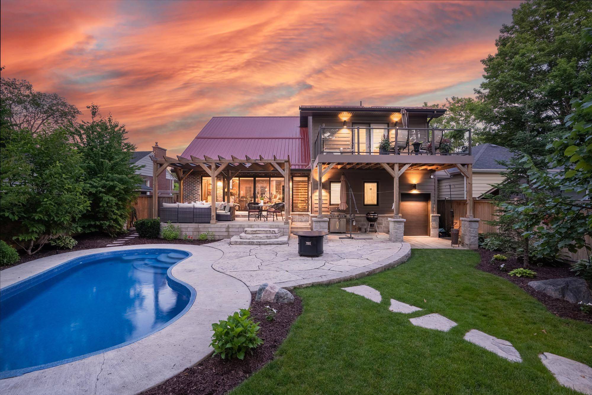 Barrie, ON L4M 4K5,92 Nelson ST