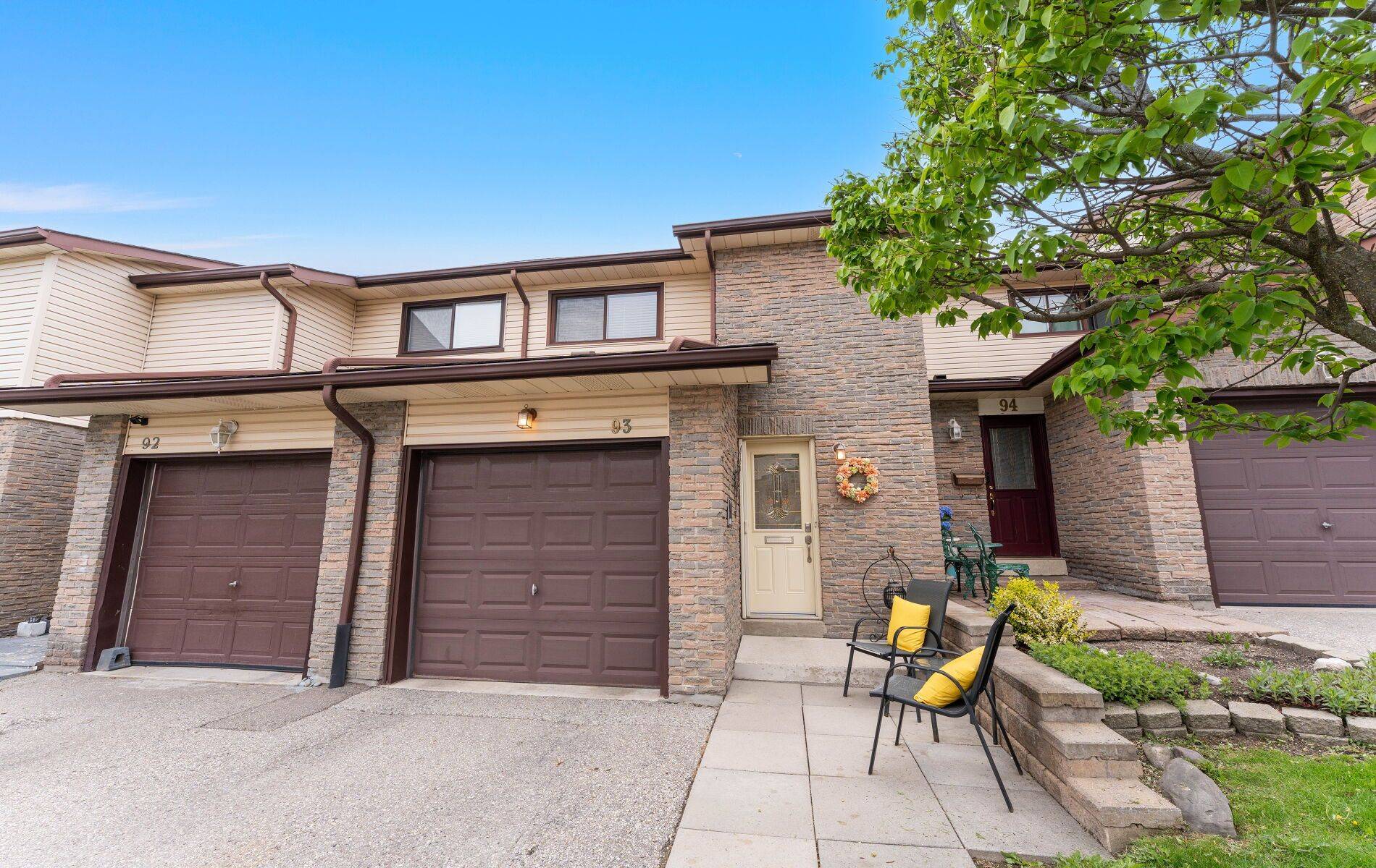 Brampton, ON L6V 3N1,93 Collins CRES