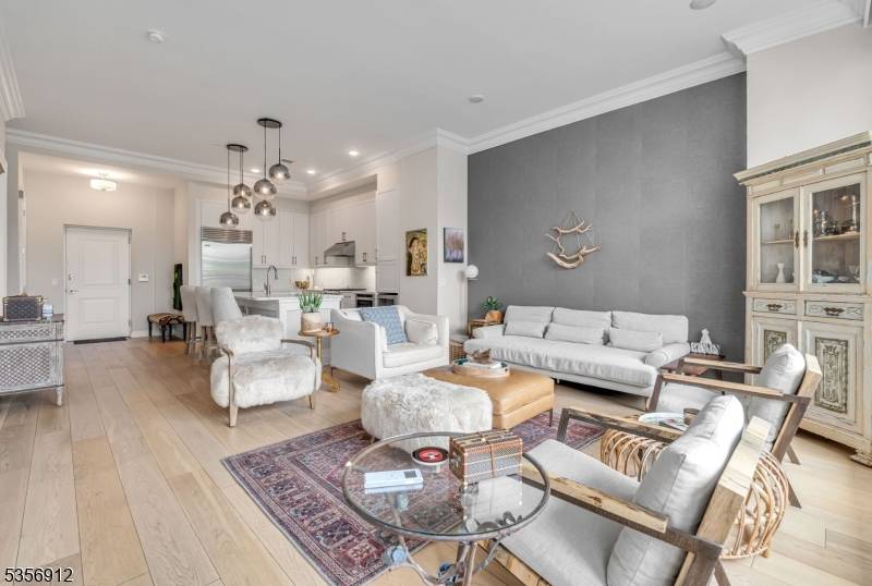 Edgewater Boro, NJ 07020,3 Somerset Ln-Glass House #103