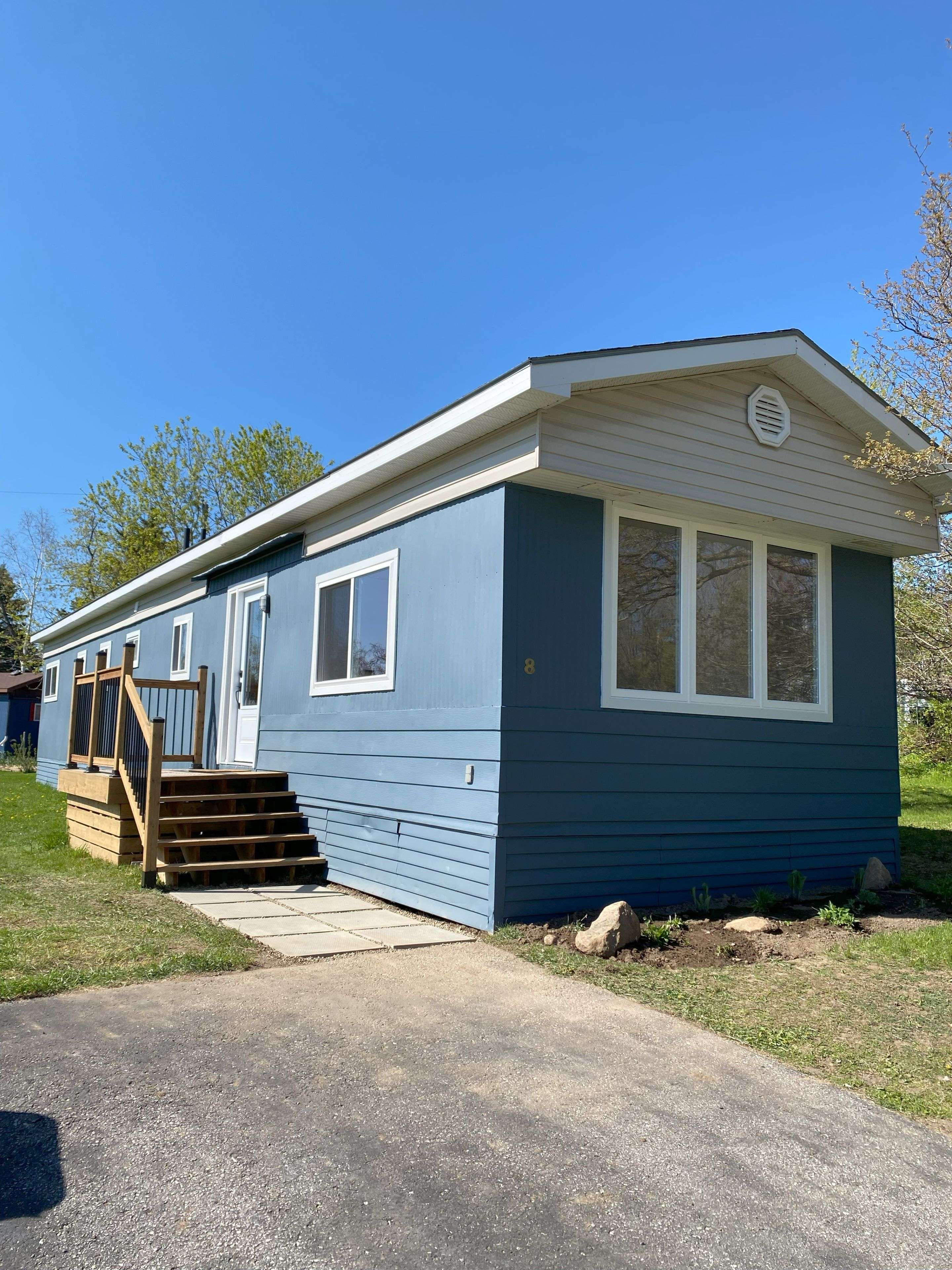 Oro-medonte, ON L3V 6H1,8 Bensley DR