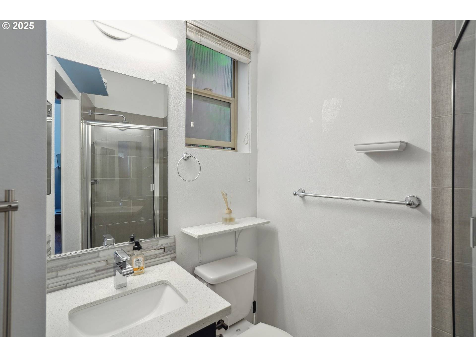 Portland, OR 97206,4325 SE DIVISION ST #B