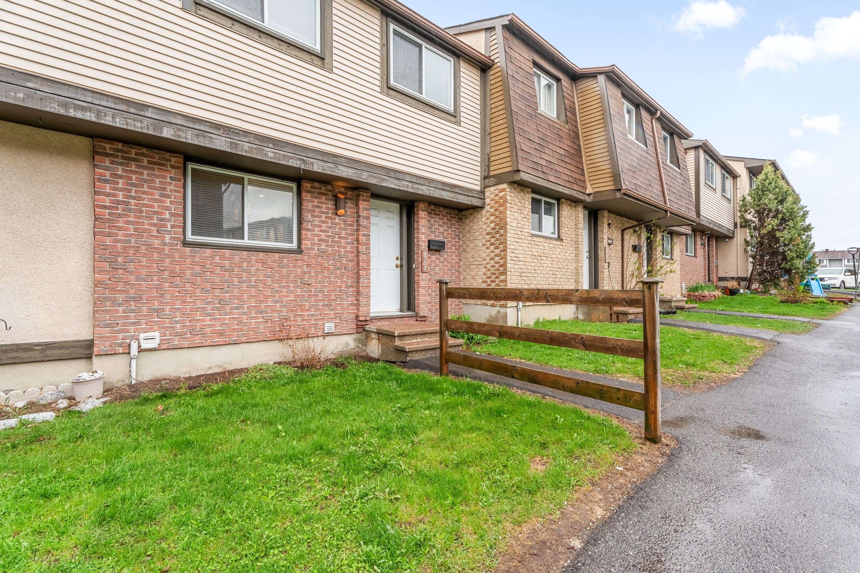 Blossom Park - Airport And Area, ON K1T 2A8,2788 Pimlico CRES