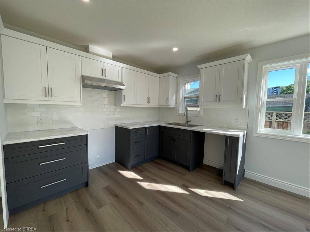 Brantford, ON N3T 1J2,24 Balfour ST #A