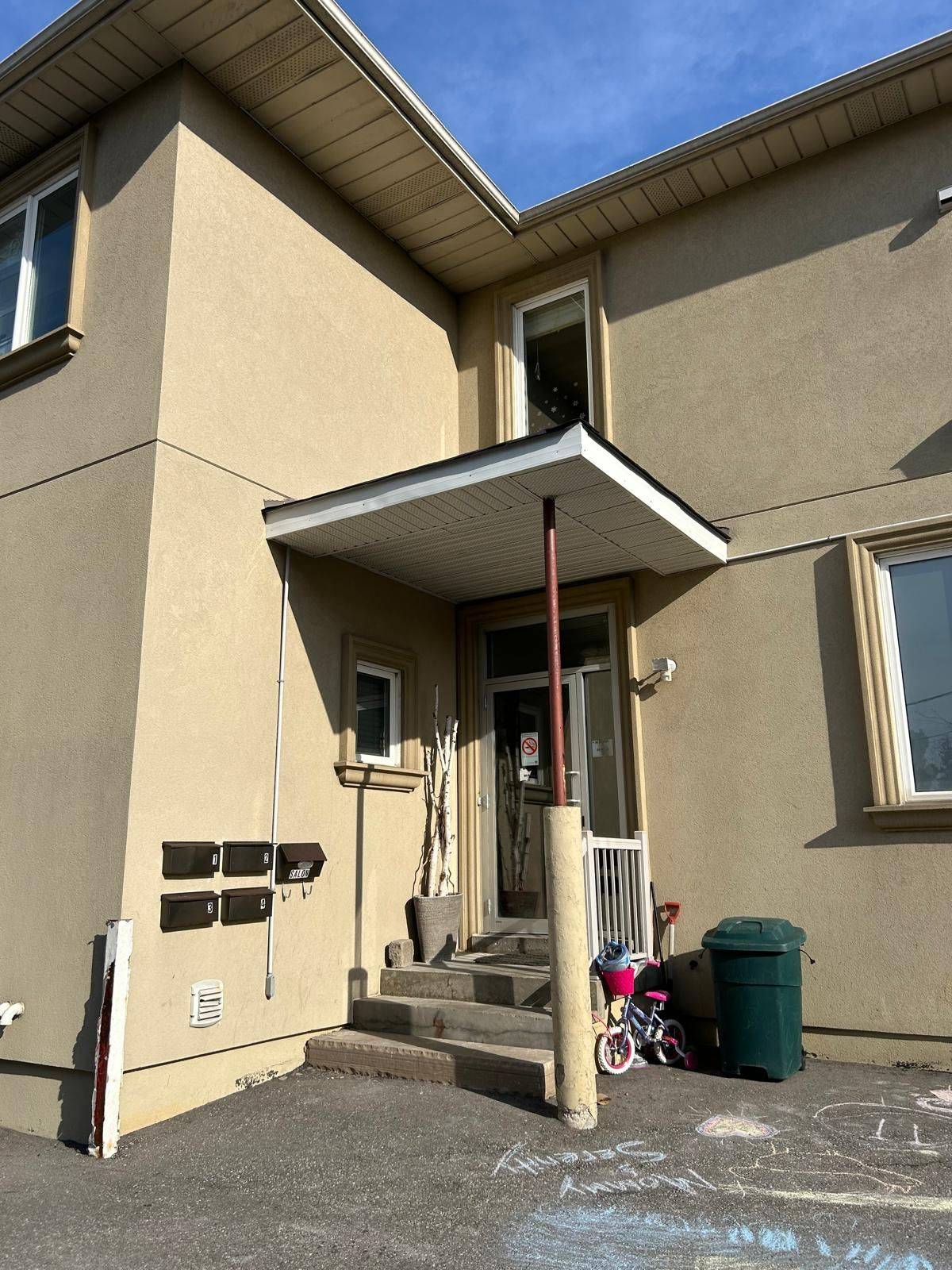 Toronto C15, ON M2J 4A7,2710 Victoria Park AVE #4