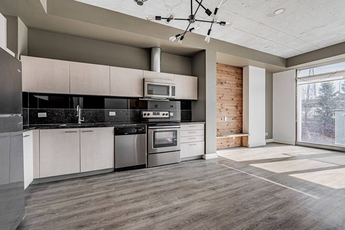 Toronto C08, ON L4H 0X3,70 Distillery LN #217