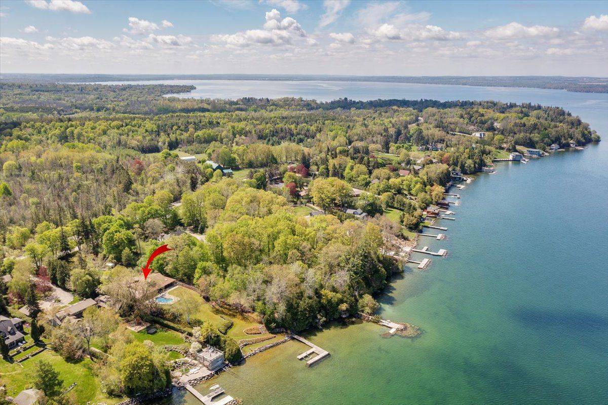 Georgina, ON L4P 3C8,700 Lake DR N