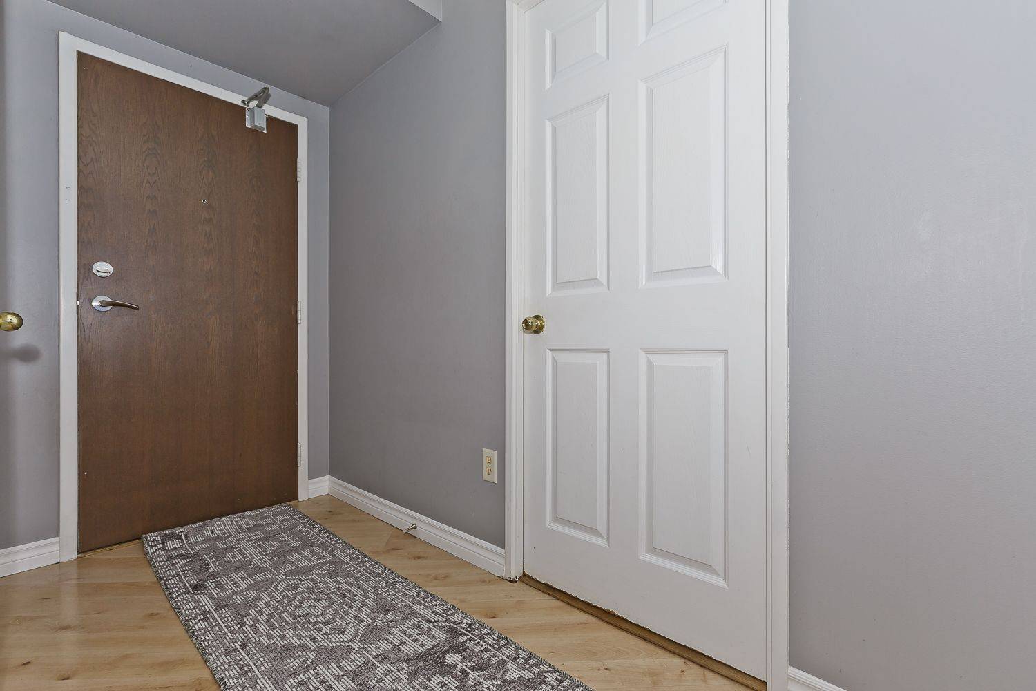Mississauga, ON L5R 1Y2,50 Kingsbridge Garden CIR #910