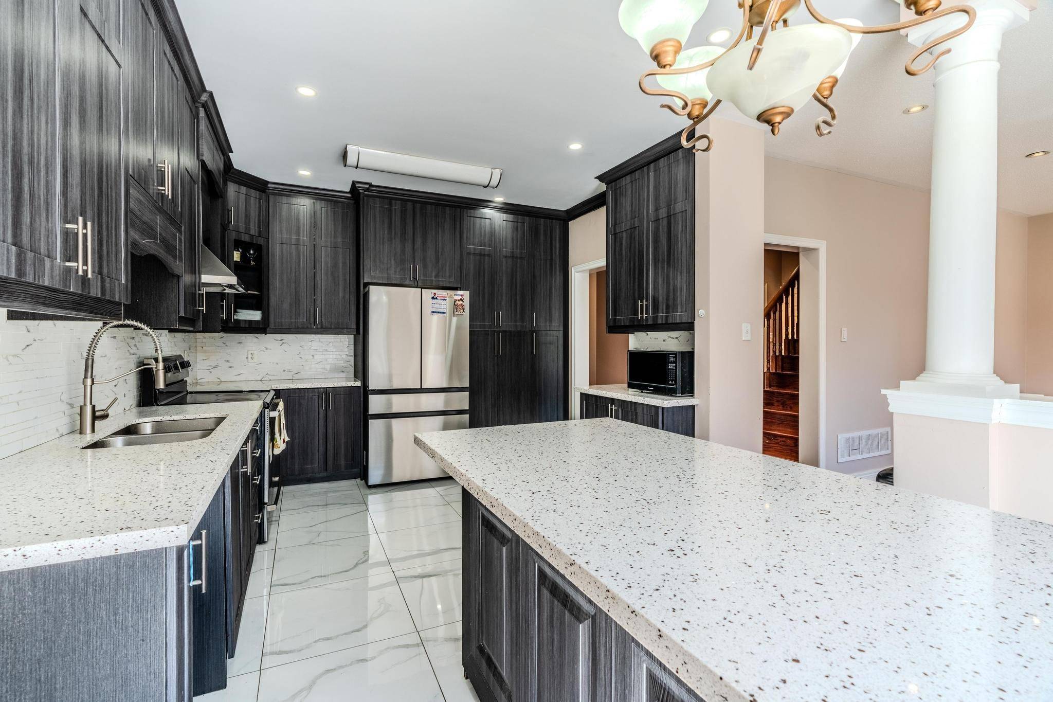 Brampton, ON L6R 2W9,6 Sparkling PL