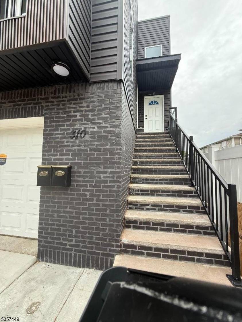Newark City, NJ 07103,310 S 6Th St