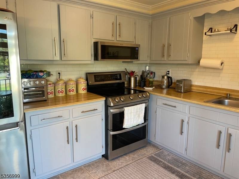 Stanhope Boro, NJ 07874,9165 Ashland Ct