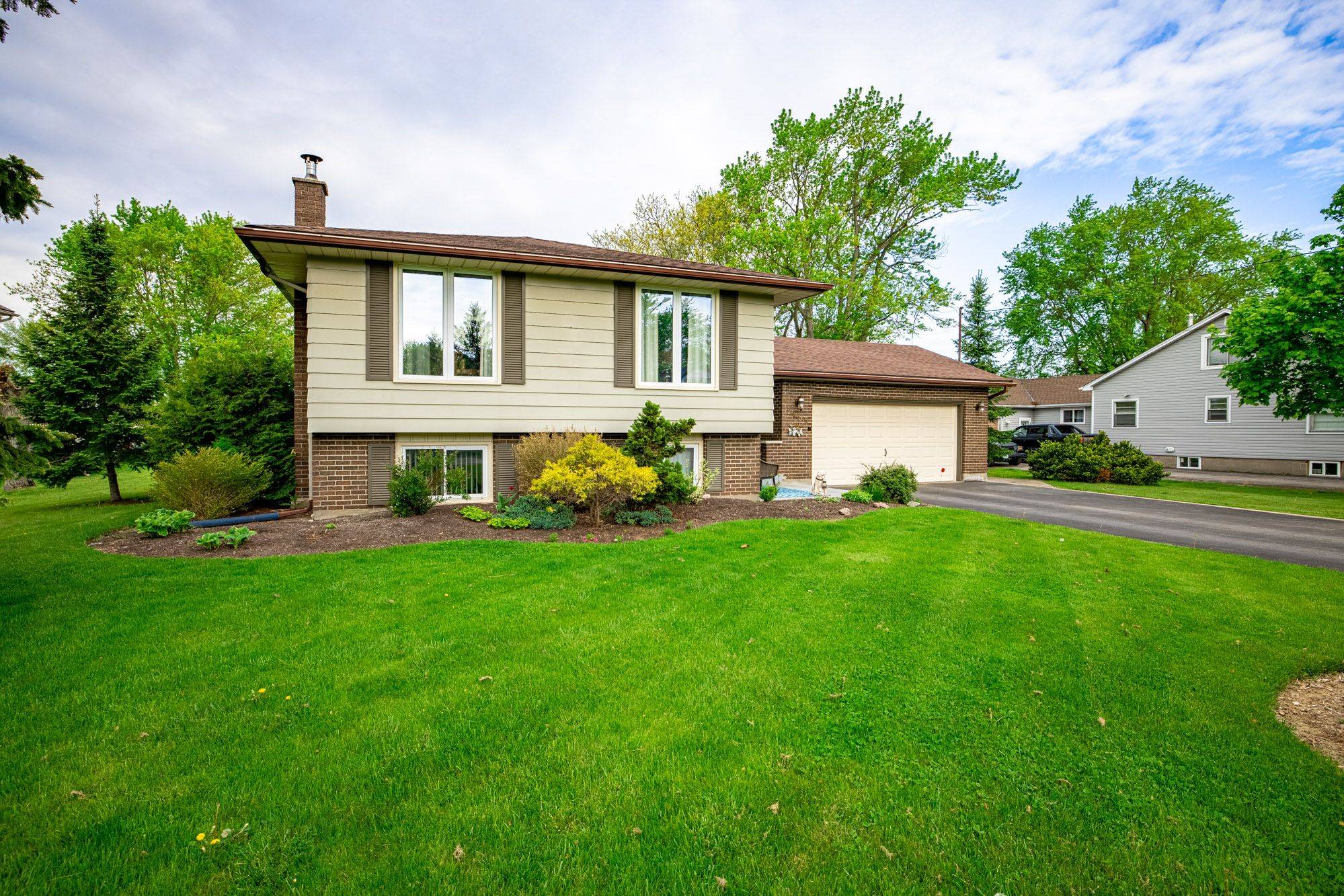 Fort Erie, ON L0S 1S0,2495 Coral AVE